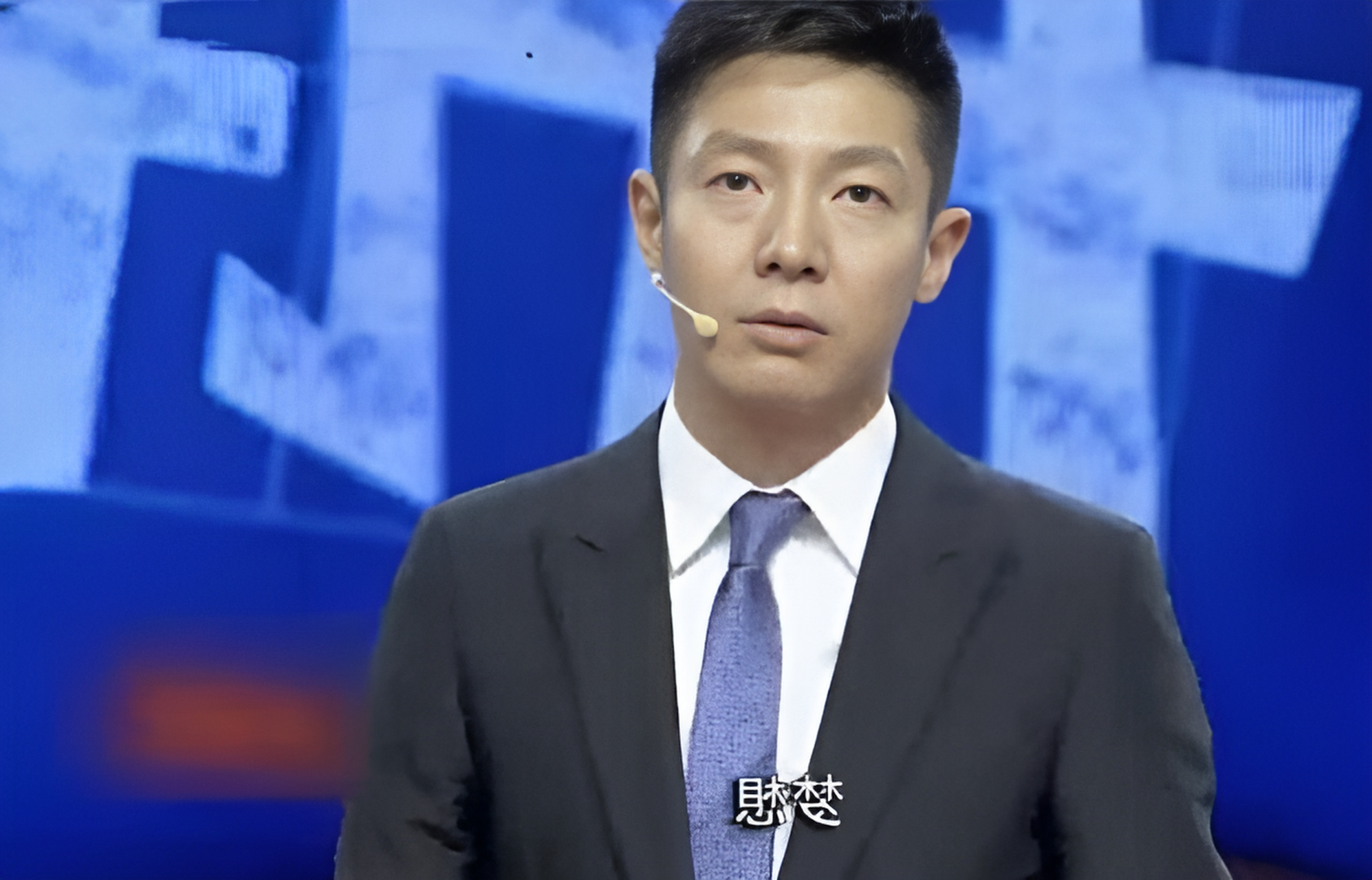 李雪健上了《开讲啦》,有个年轻演员对他提出质疑:"你为什么可以轻松