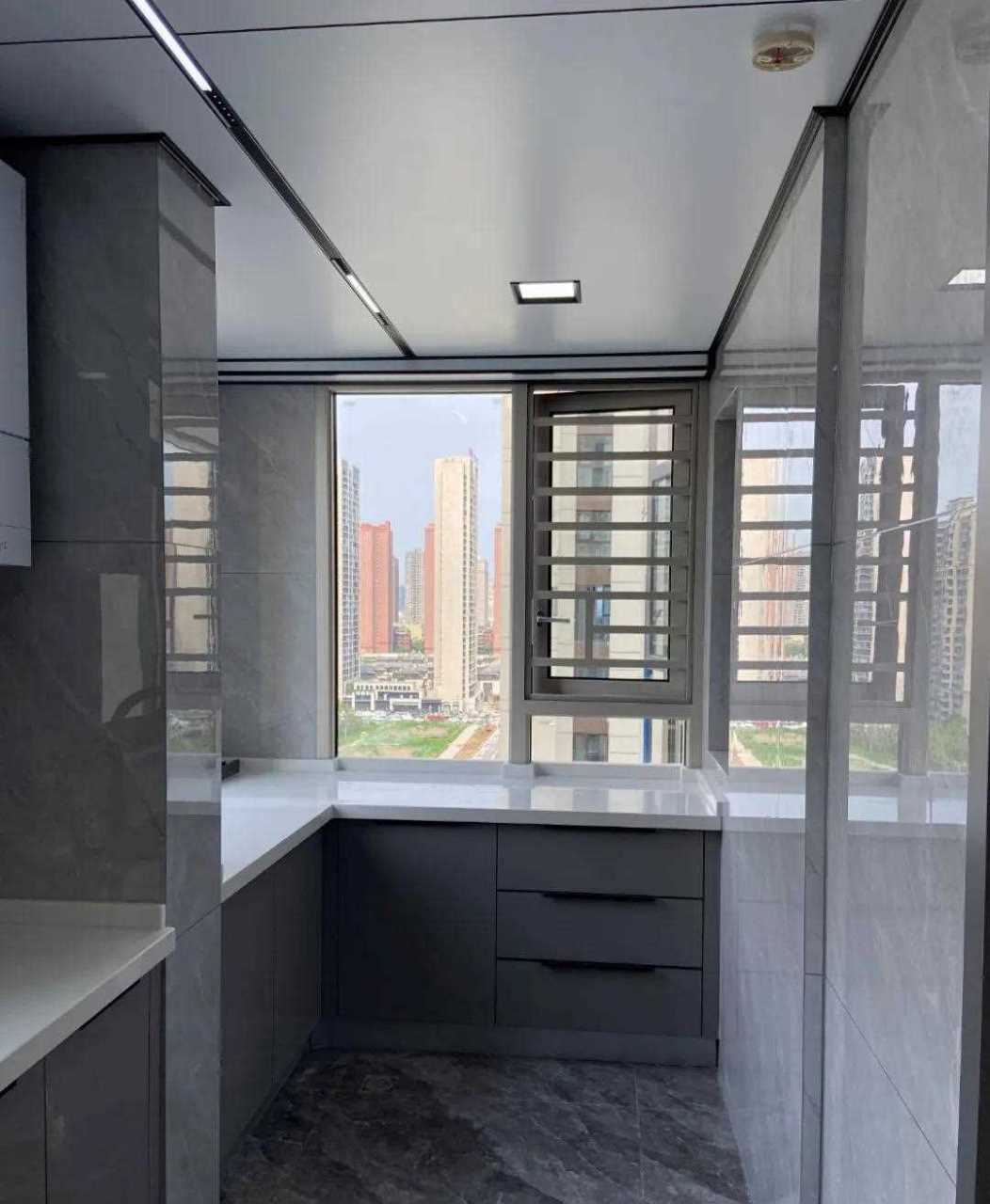 厨房卫生间吊顶你选铝扣板还是蜂窝大板呢?