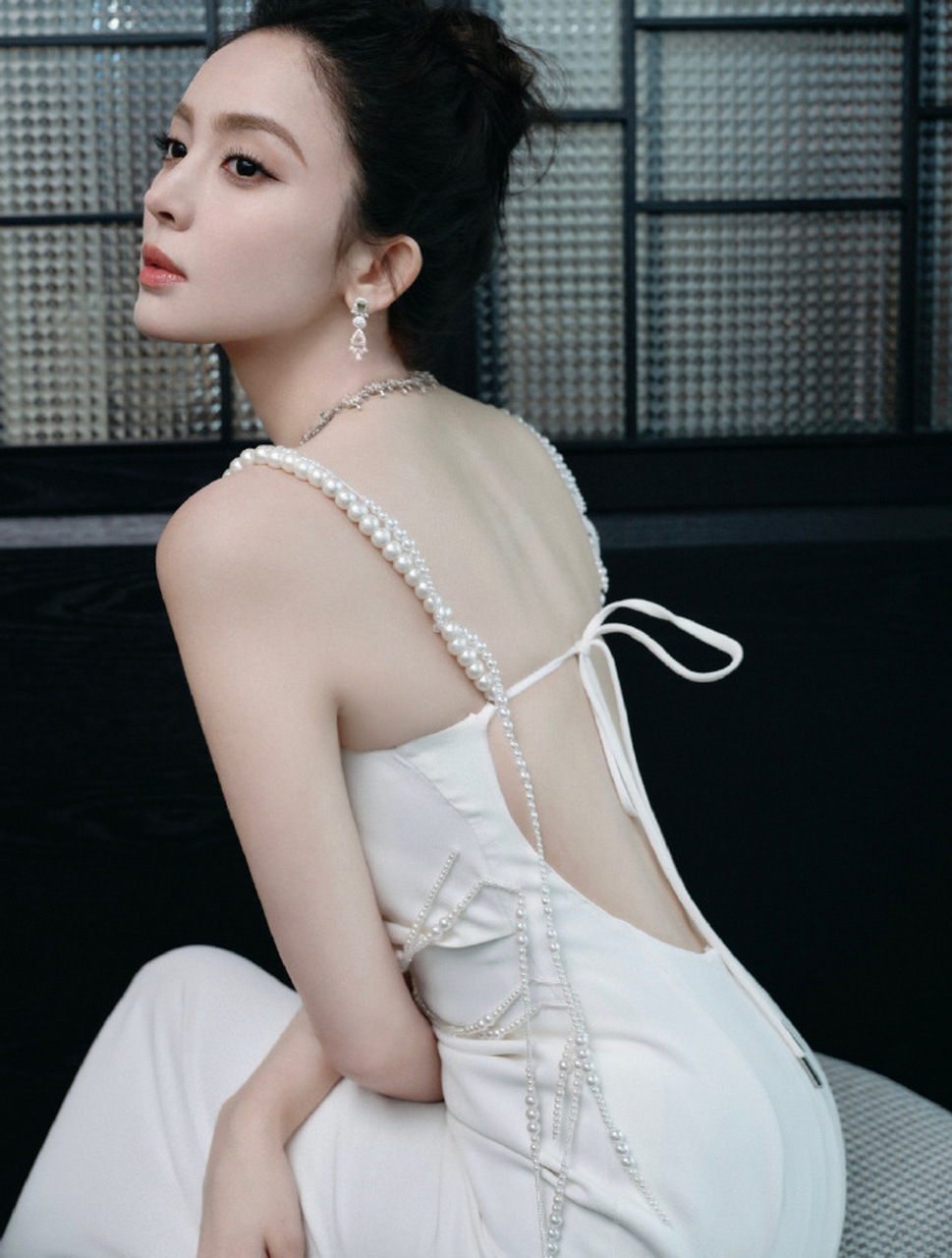 星闻#  古力娜扎: 白裙搭配完美身材,真的绝美! #古力娜扎