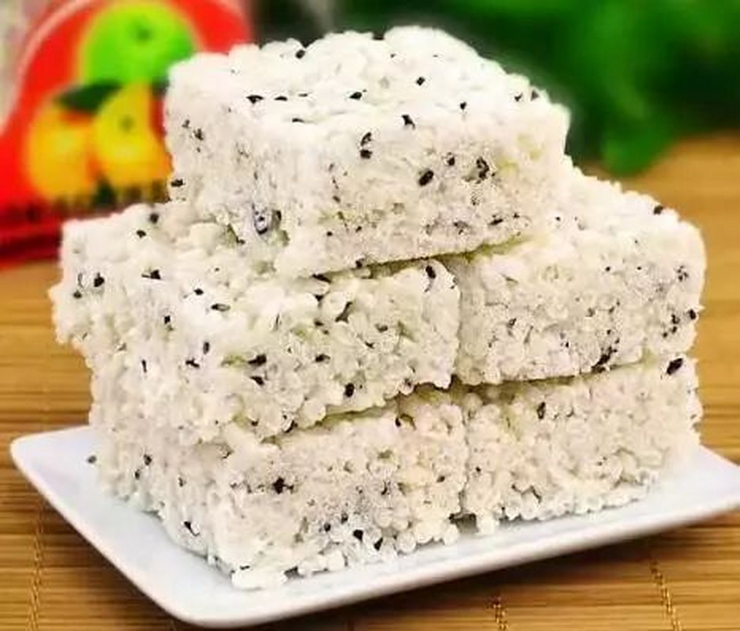 人听到这个名字肯定不知道到底是什么东西,冻米糖为江西的特色小吃