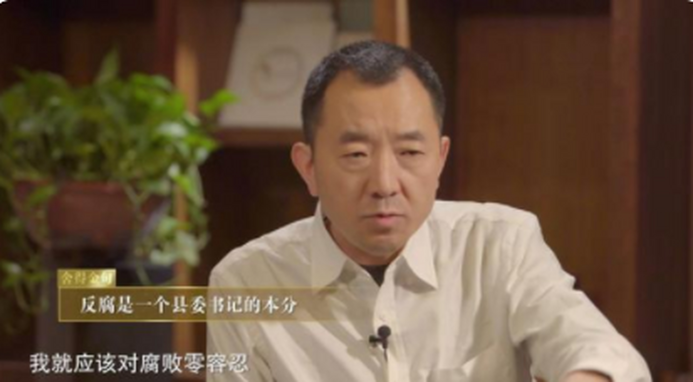 几年后,他却急流勇退,拿着中兴侯为贵的1000万离开了巴东人民.