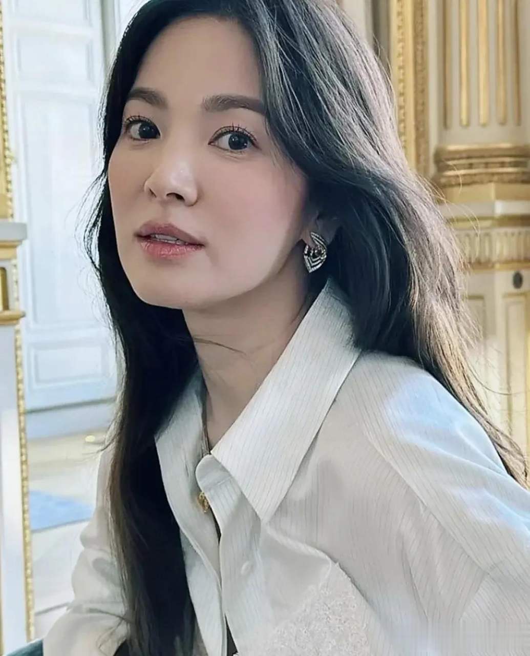 1日,演员宋慧乔在自己的instagram上上传了多张照片.