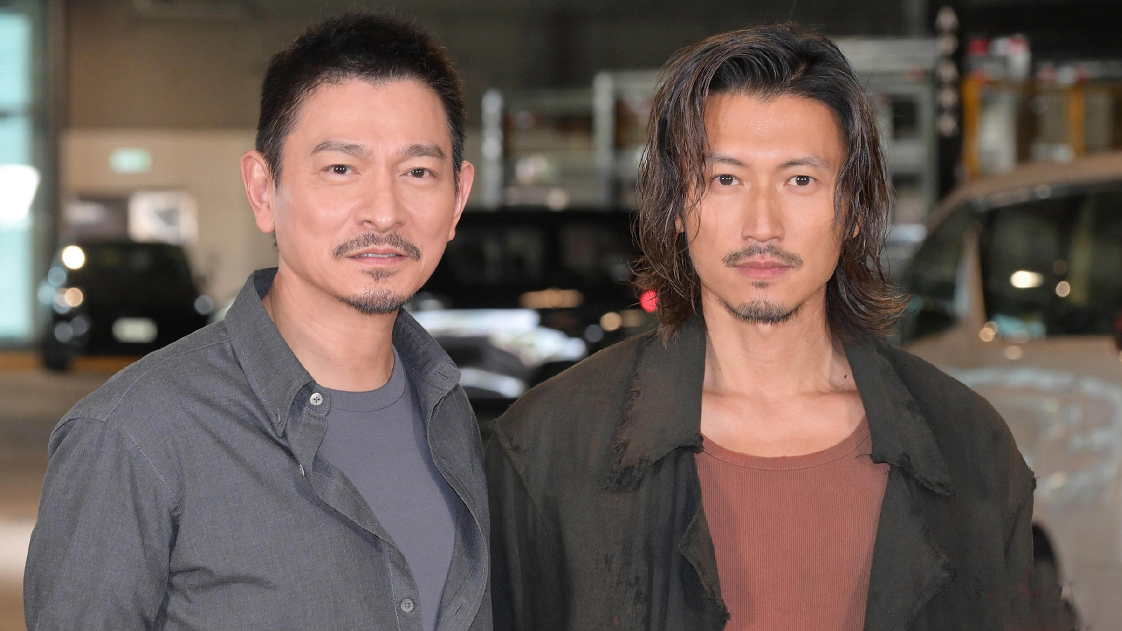 刘德华谢霆锋新片怒火漫延开机# 时隔12年,刘德华和谢霆锋两大细圹