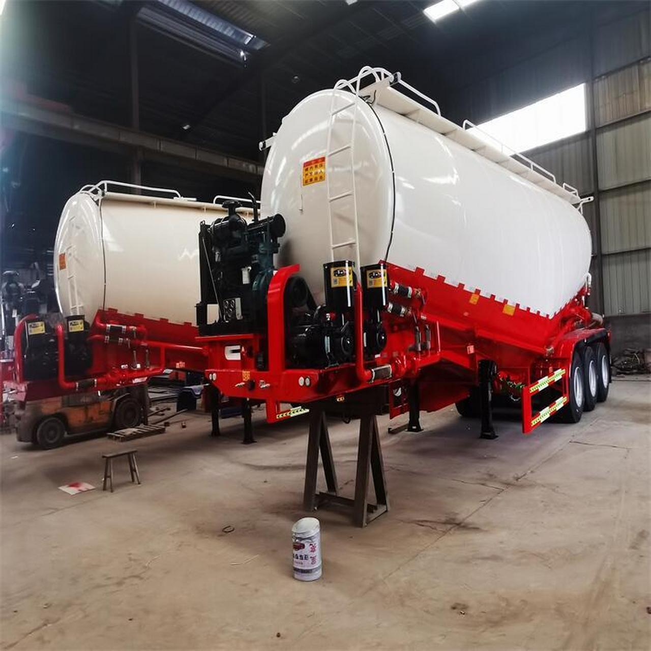 散装水泥罐下灰车技术特点:1,符合规定側翻穏定角>或=32°标准.