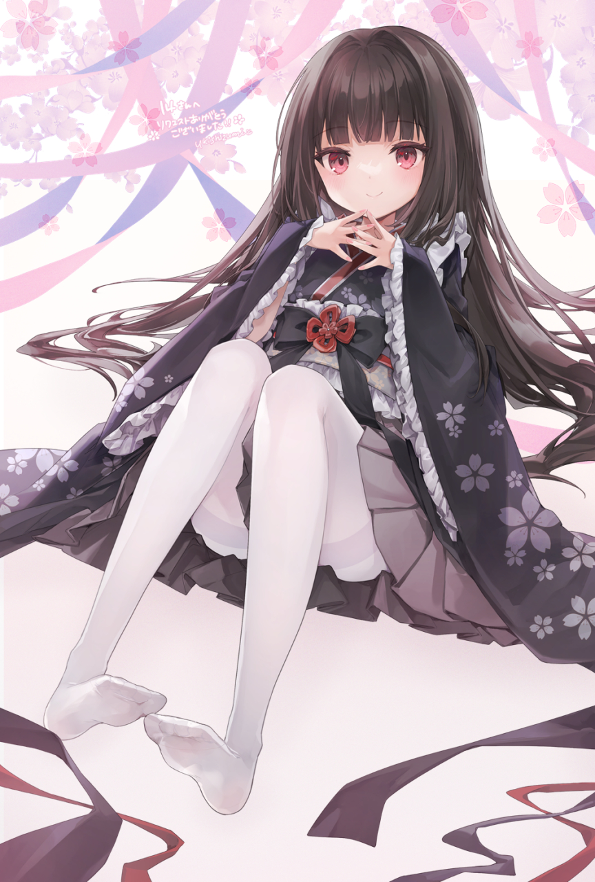 和服少女坐在地上,周围是樱花.#二次元美图