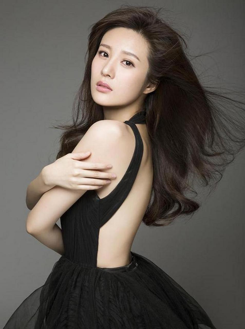 91年浙江诸暨女演员邬靖靖,清新恬淡 91年浙江诸暨女演员邬靖靖,清新