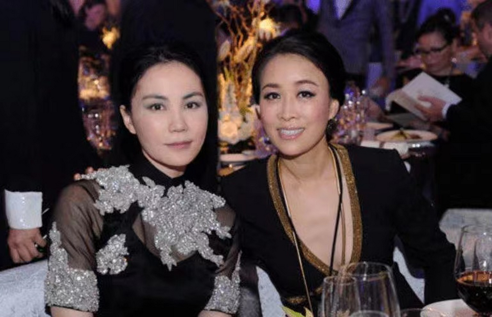 王菲那英聚餐,两个人都和二十年前没区别,一脸的胶原蛋白,少女感满满