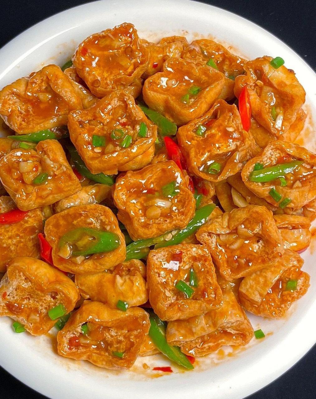 这样做的辣椒炒油豆腐,真的巨好吃? 酱香浓郁,就是有点费米饭?