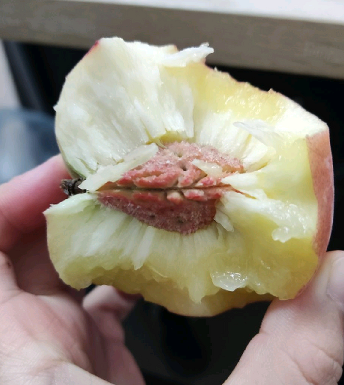 还是离核的桃好吃,感觉很甜