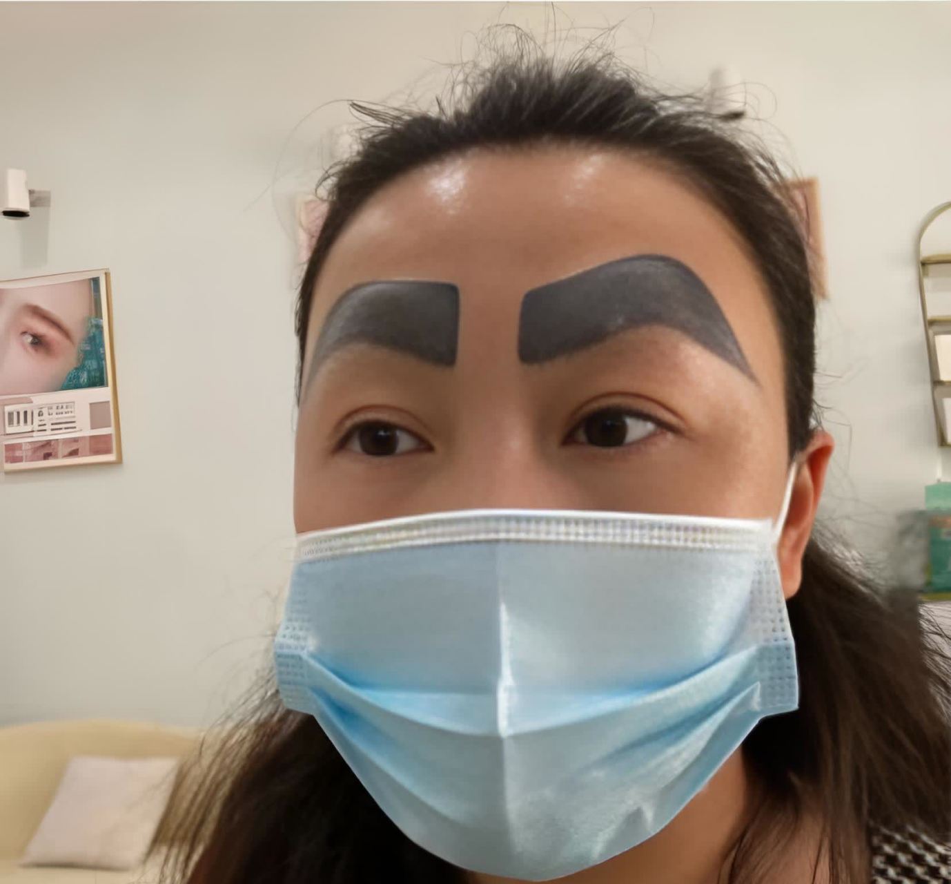 您是否厌恶免费的眉毛纹身?