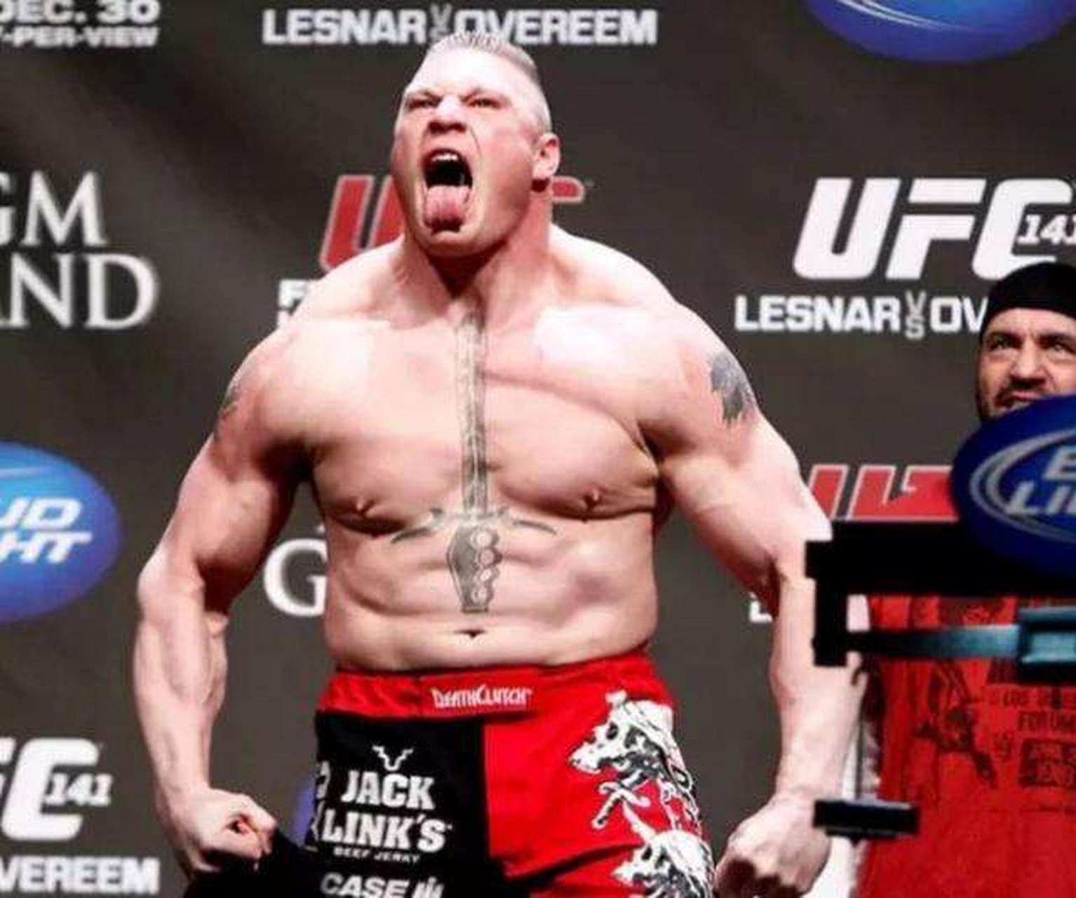 让你痴迷的运动明星#  布洛克·莱斯纳是美国著名的wwe冠军,ufc