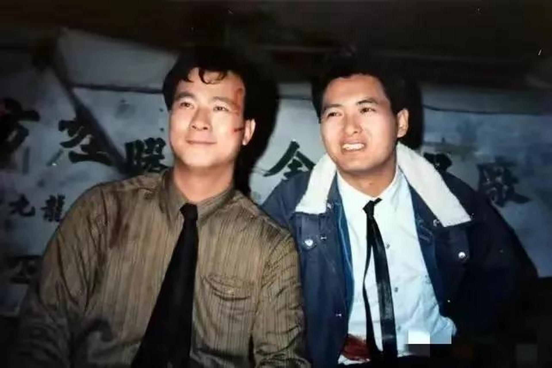 曾经和周润发并列,而且演警察英雄的形象深入人心,可惜英雄迟暮,为了