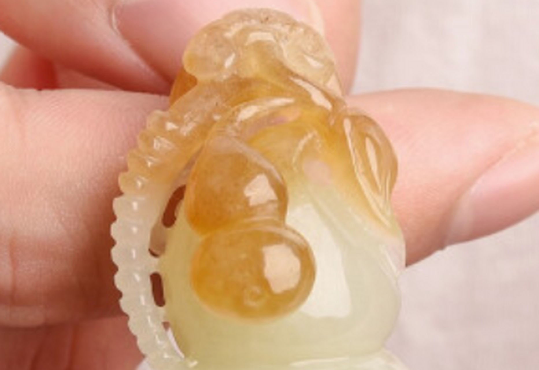 点击头像看直播##和田玉#结构以毛毡状为典型,粒度均匀,交织成毡毯