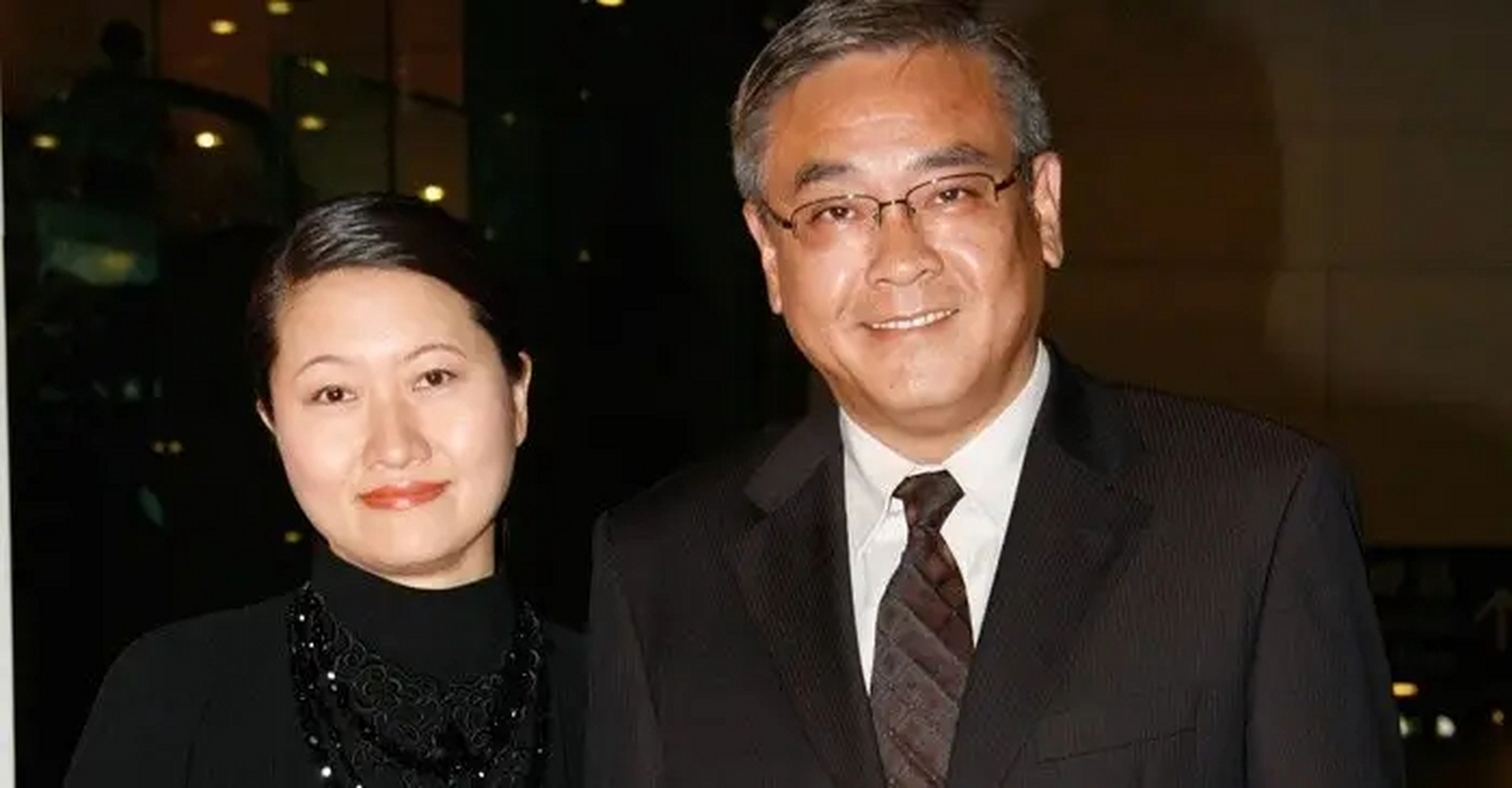 2008年,51岁的尔冬升娶了小13岁的罗晓文,尔冬升说:"我想做丁克".