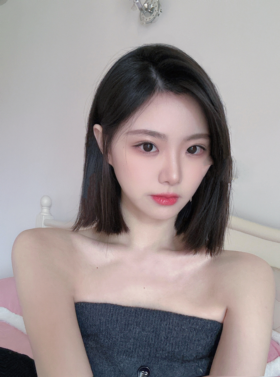 " 2023爆款高级减龄发型 一刀切齐肩发美疯了 !