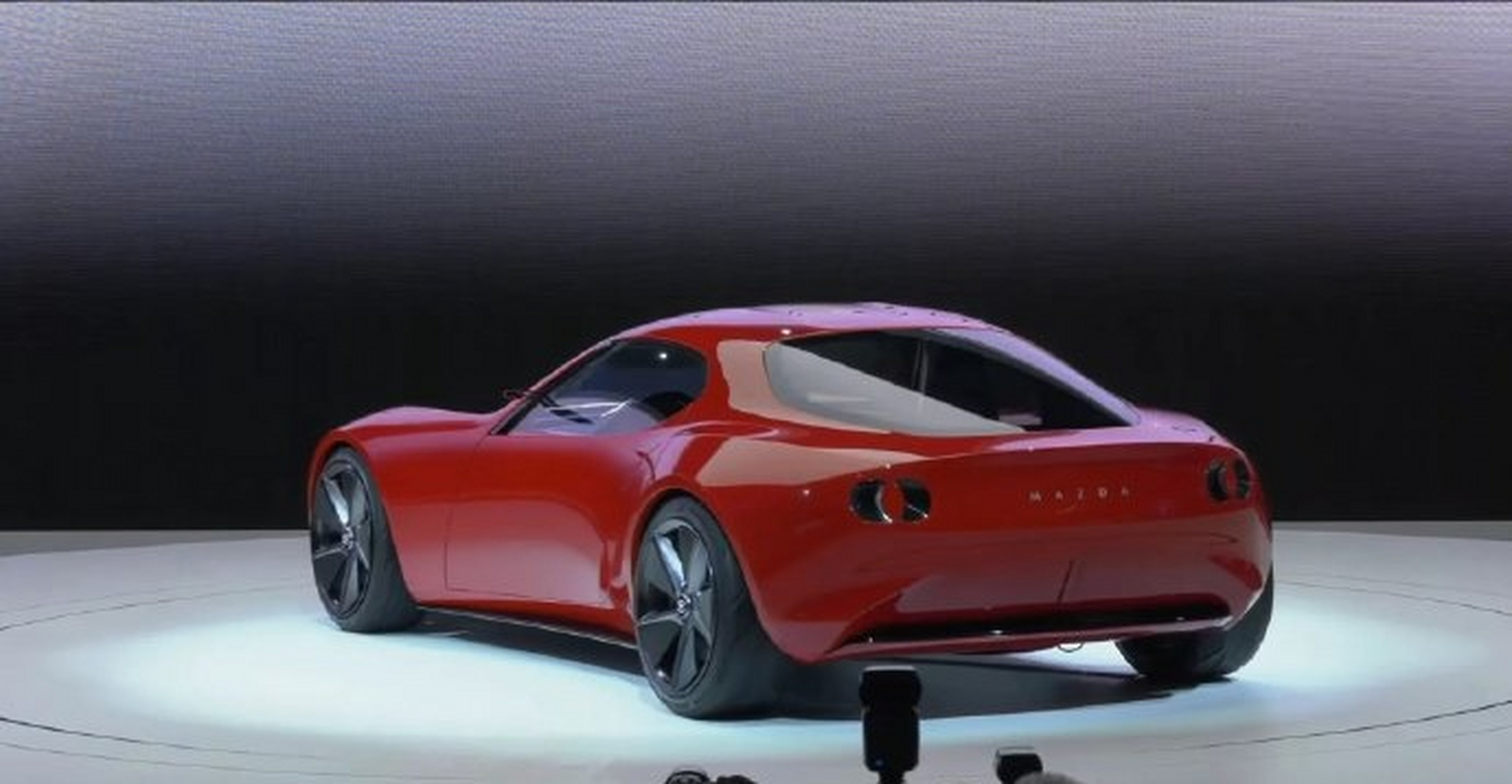 马自达iconic sp概念跑车实拍:车身尺寸介于mx-5和rx-7之间,车重1,450