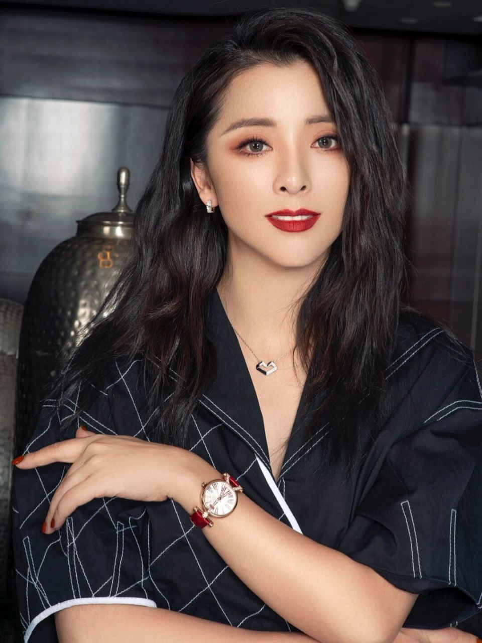 黄小蕾,这位充满活力和热情的女士,她的开朗和笑容总是能感染到身边
