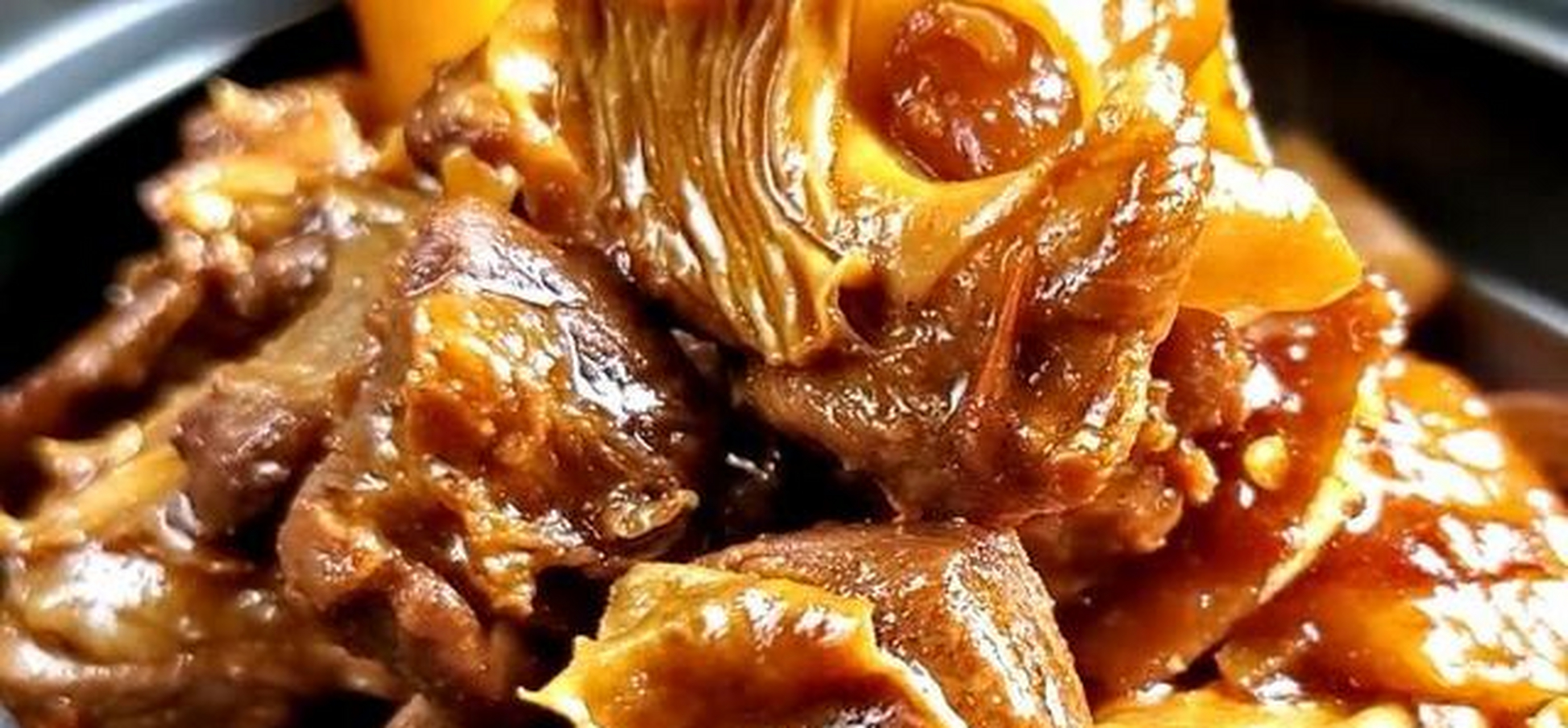 隔山肉的另一个名字叫挡风肉,是位于猪的腹部,是一头连着猪肝一头连着