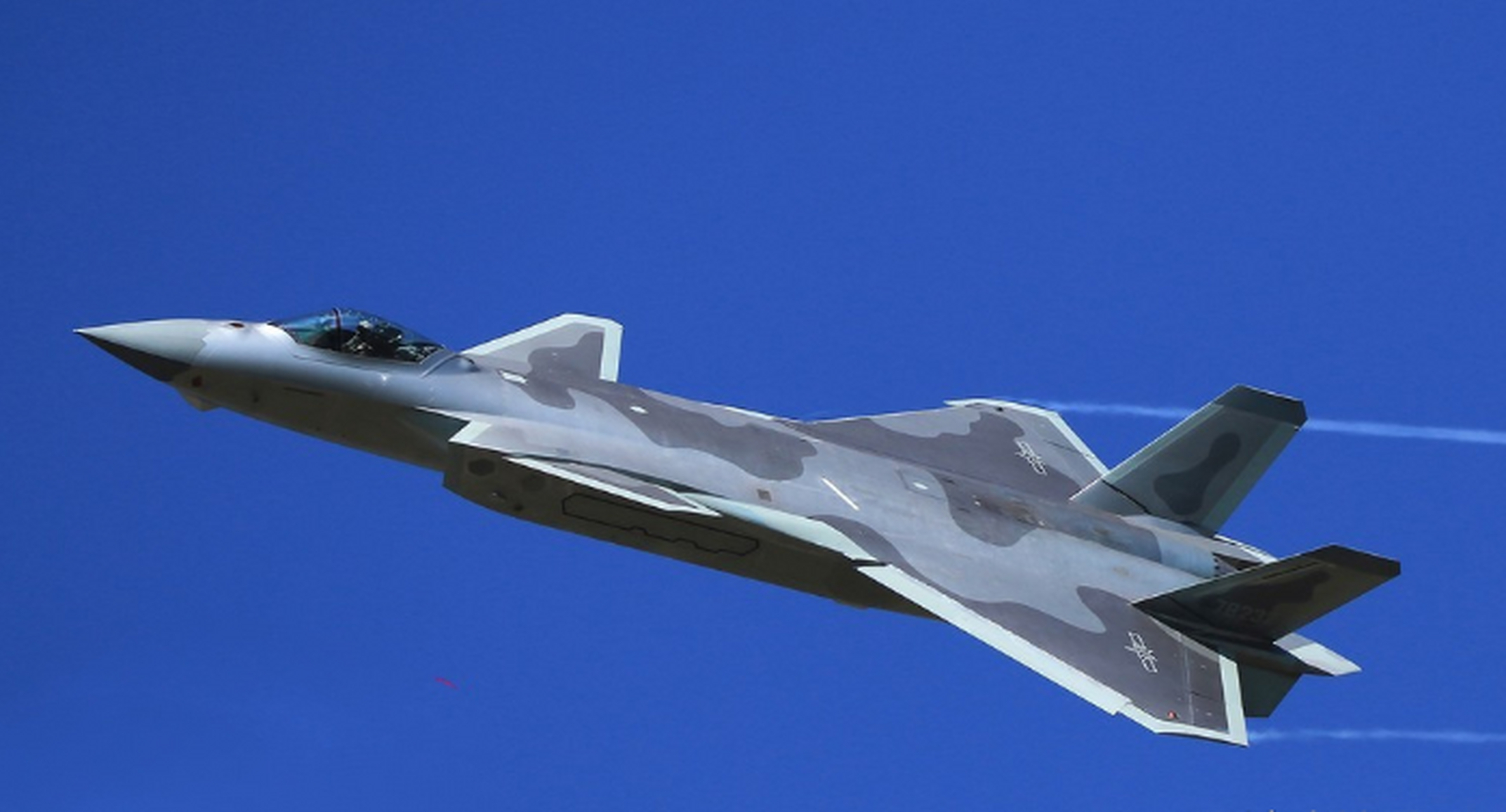 最近的报道称,歼20已经换装涡扇15,最大飞行速度已经达到2.