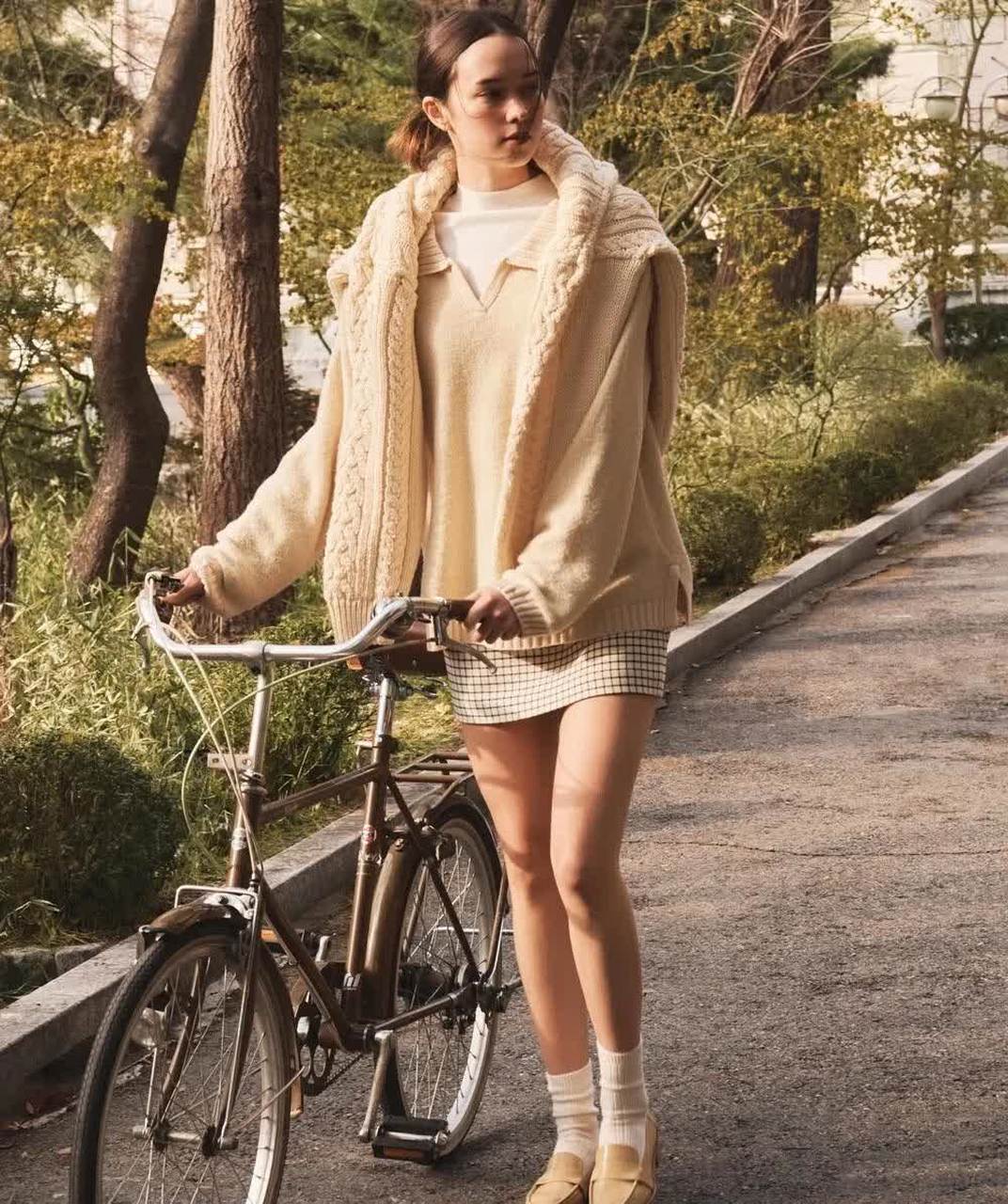 wconcept 2023 lookbook ┇ 乐福鞋平底鞋的时尚目录,优雅的走路姿势