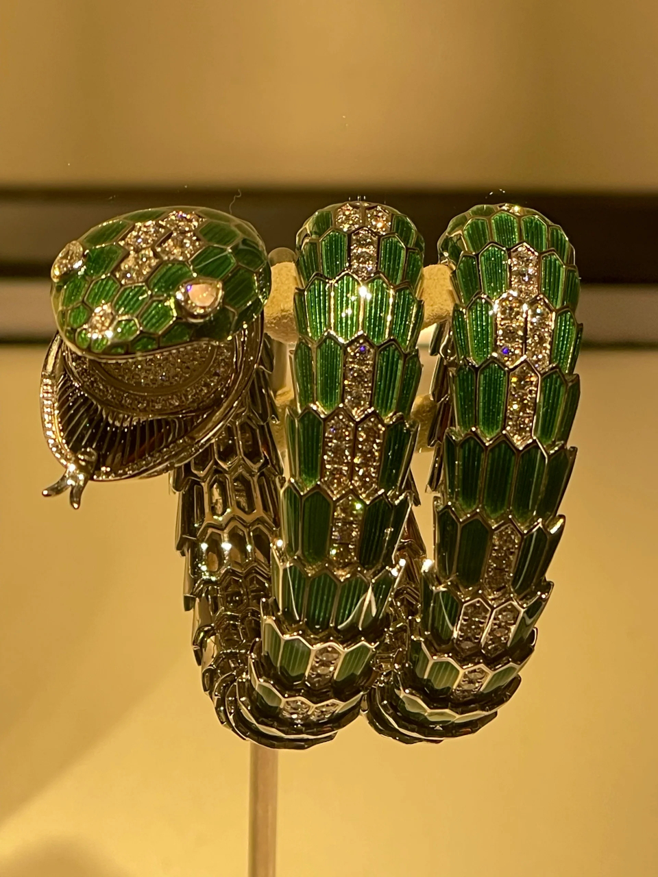 米兰免费宝格丽灵蛇展serpenti75  宝格丽在arco della pace 和平门