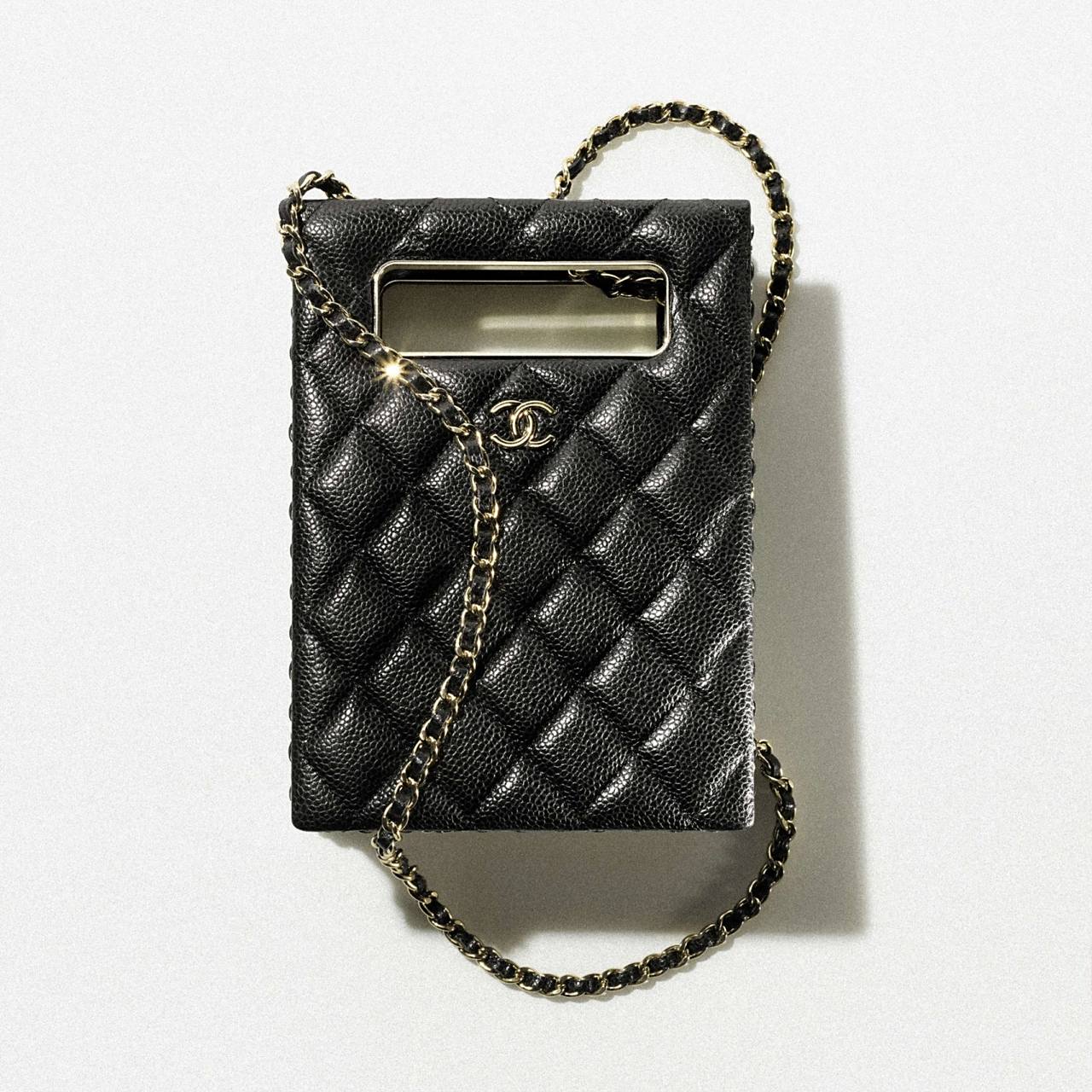 chanel香奈儿琴谱包 本季,chanel还上架了一款全新的文件收纳盒造型
