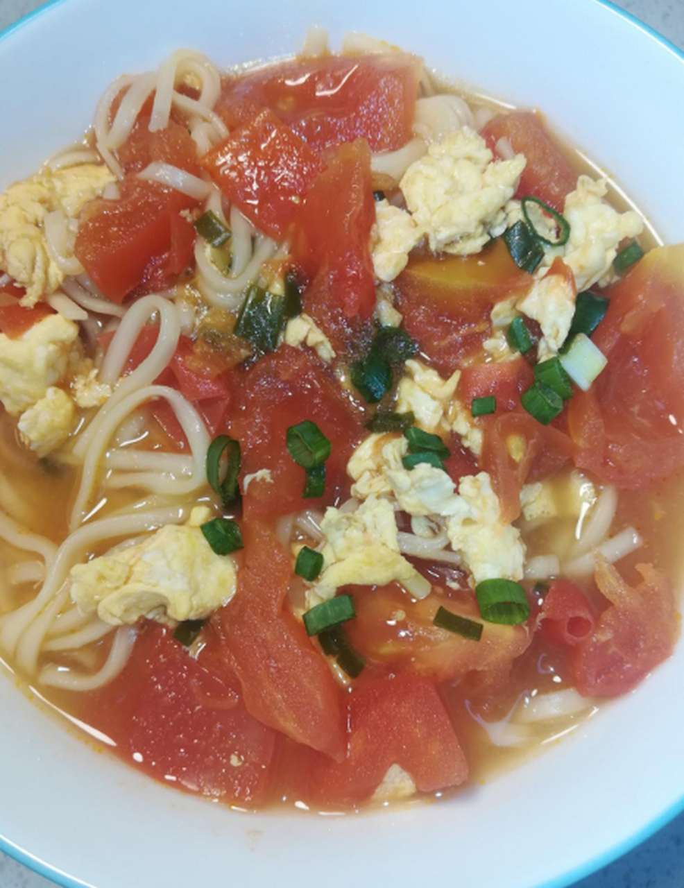 西红柿鸡蛋汤面,在家煮了点挂面,还有剩的西红柿和鸡蛋,做了碗汤面