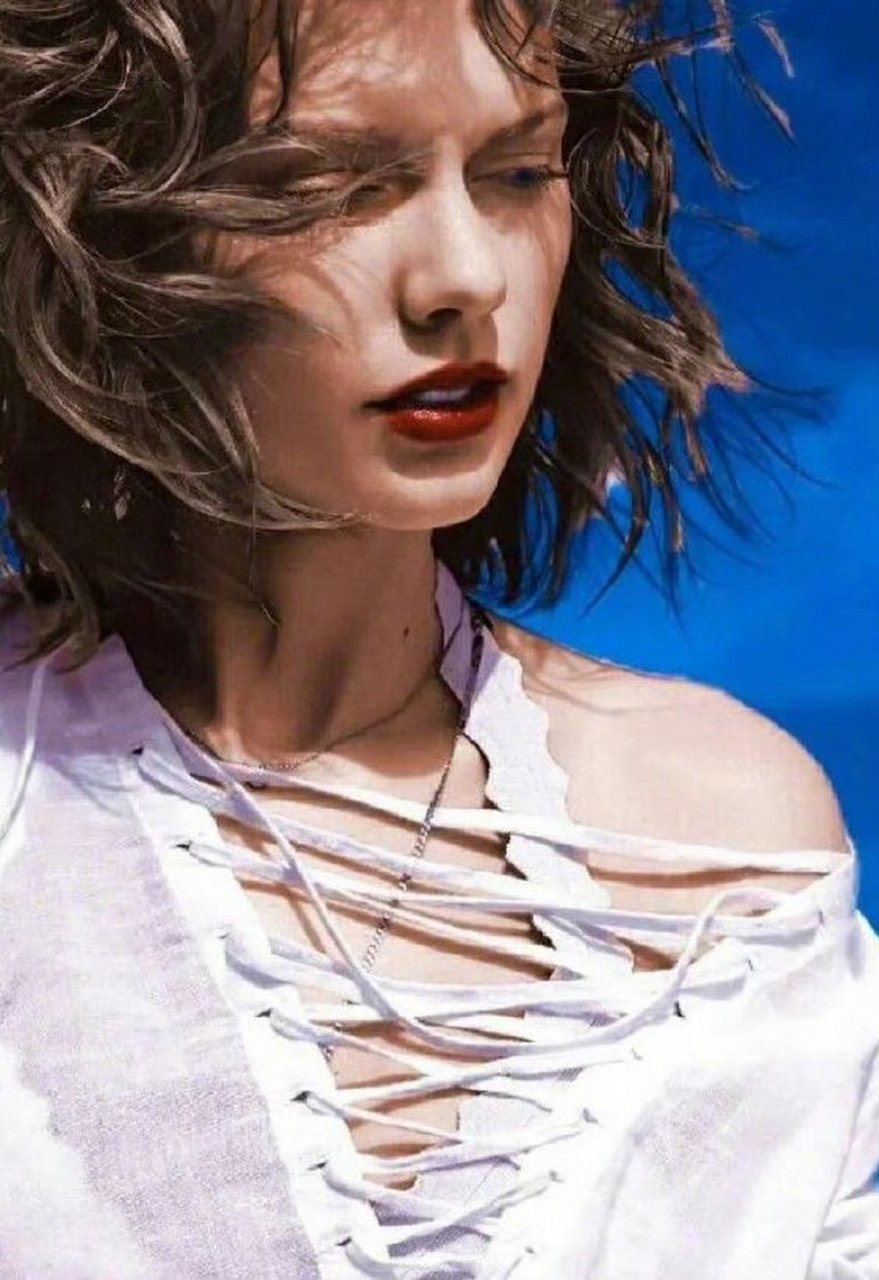 喜欢霉霉的颜值与音乐,她真的美入骨子里,在穿搭上,感觉怎么穿都很美