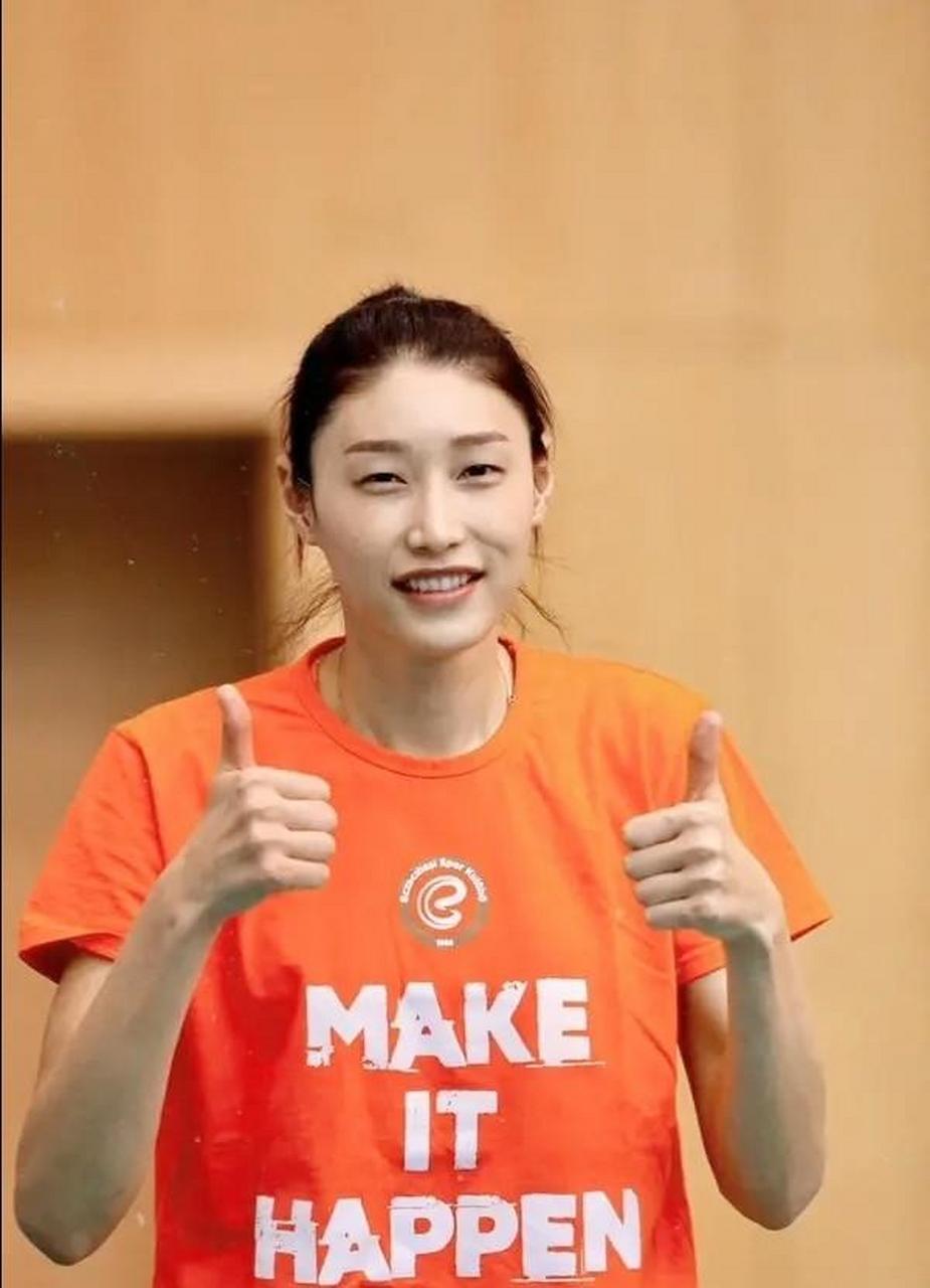 gif创作人# 韩国女排队长金软景晒儿时照,从小"帅"到大,越长越美!