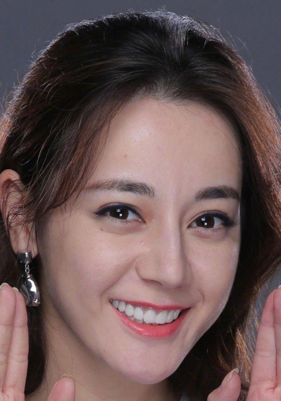 迪丽热巴生图意外流出,原来美女也有痘痘和法令纹 迪丽热巴是嘉行传媒