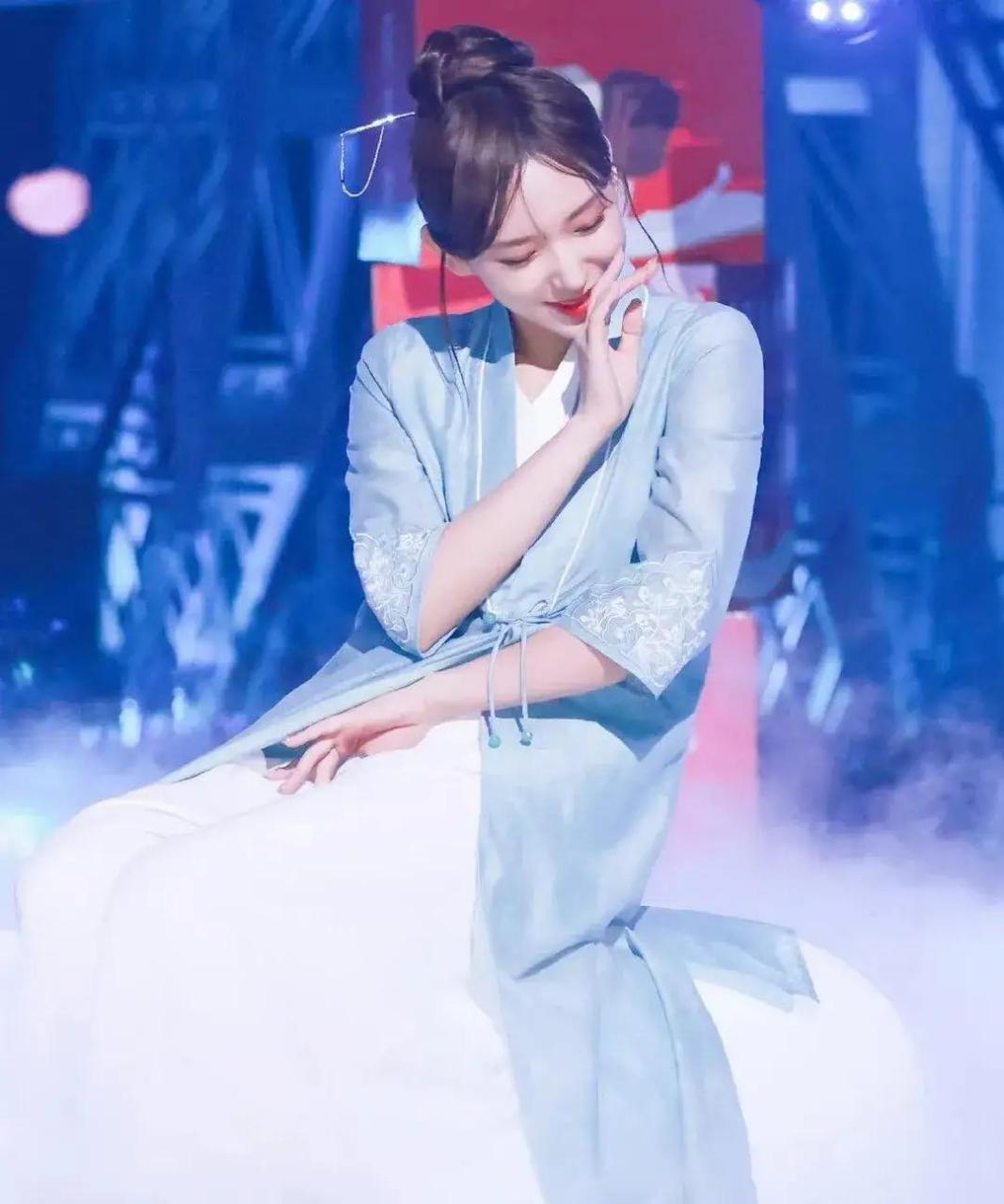 程潇竹林煮酒中国风舞台一舞封神,一颦一笑都在诉说故事!