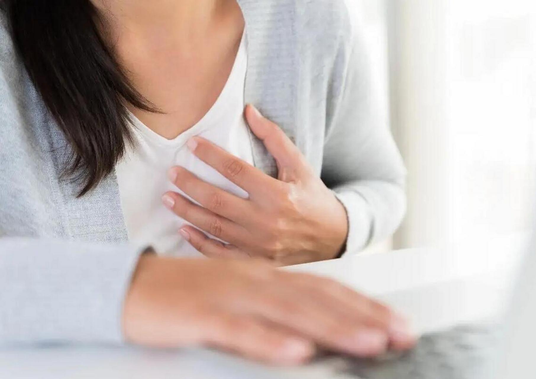 情绪波动大,喜怒无常 6.心跳不