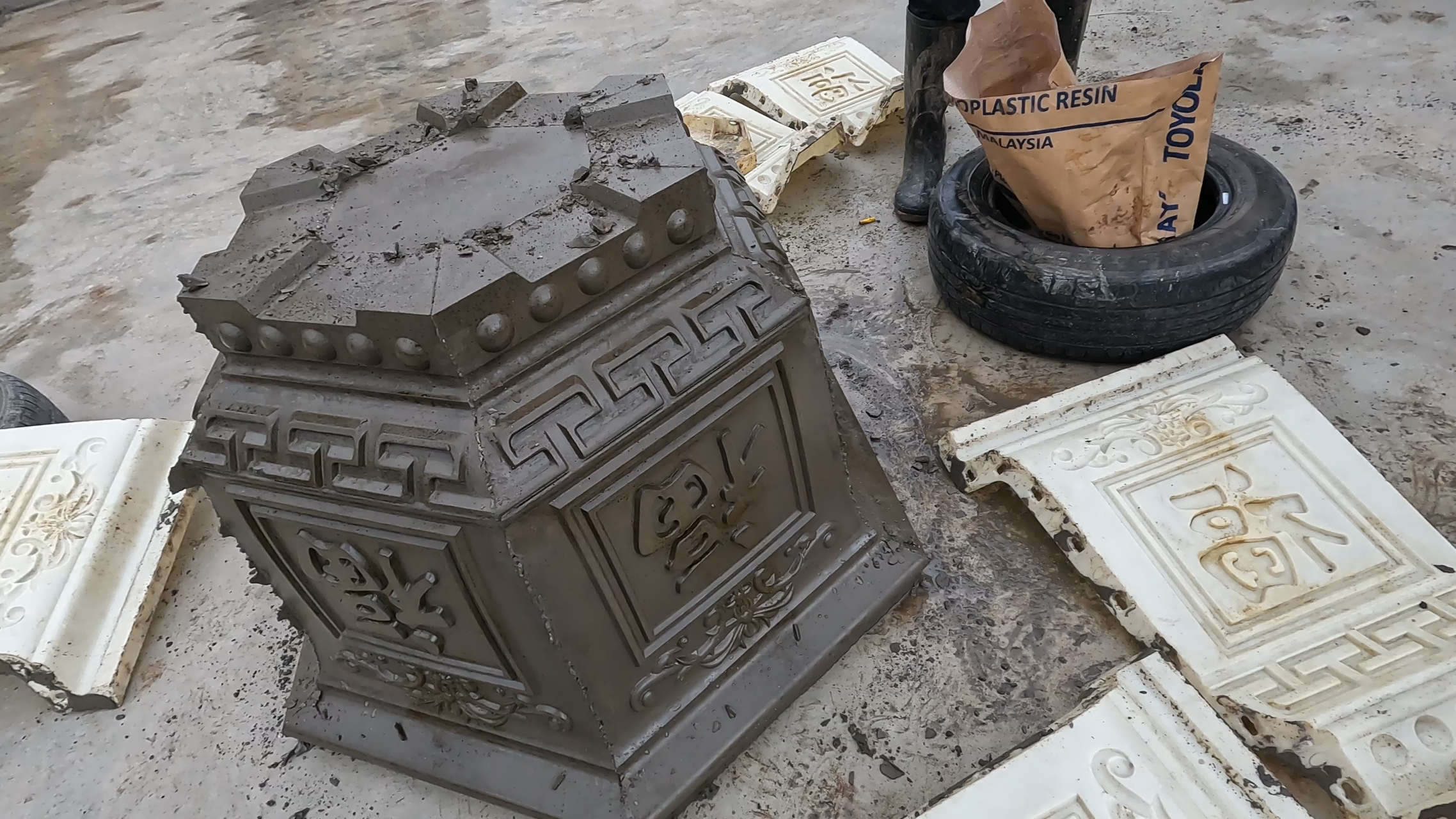 水泥花盆# 水泥花盆拆出来了哟,效果不错,字和花都比较完美,很少有