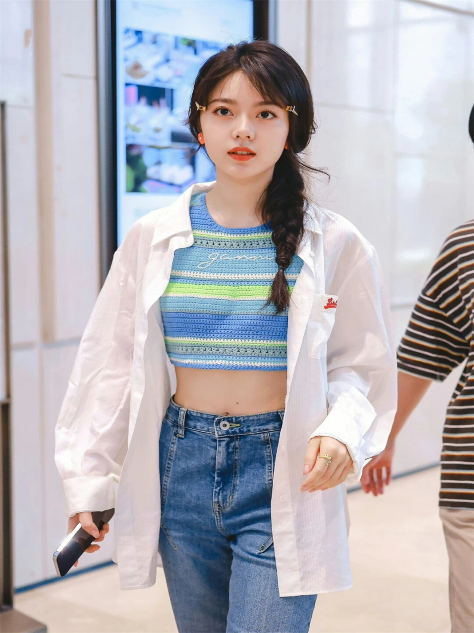 赵今麦夏日清凉穿搭  之前一直觉得妹妹穿什么都一般般,但是最近我