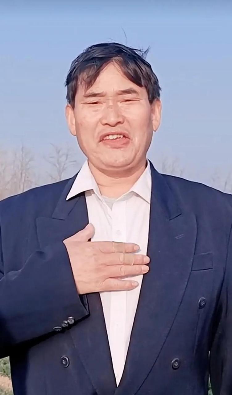 大衣哥再穿军大衣参加商演,期待重现往日荣光出场费高达四位数