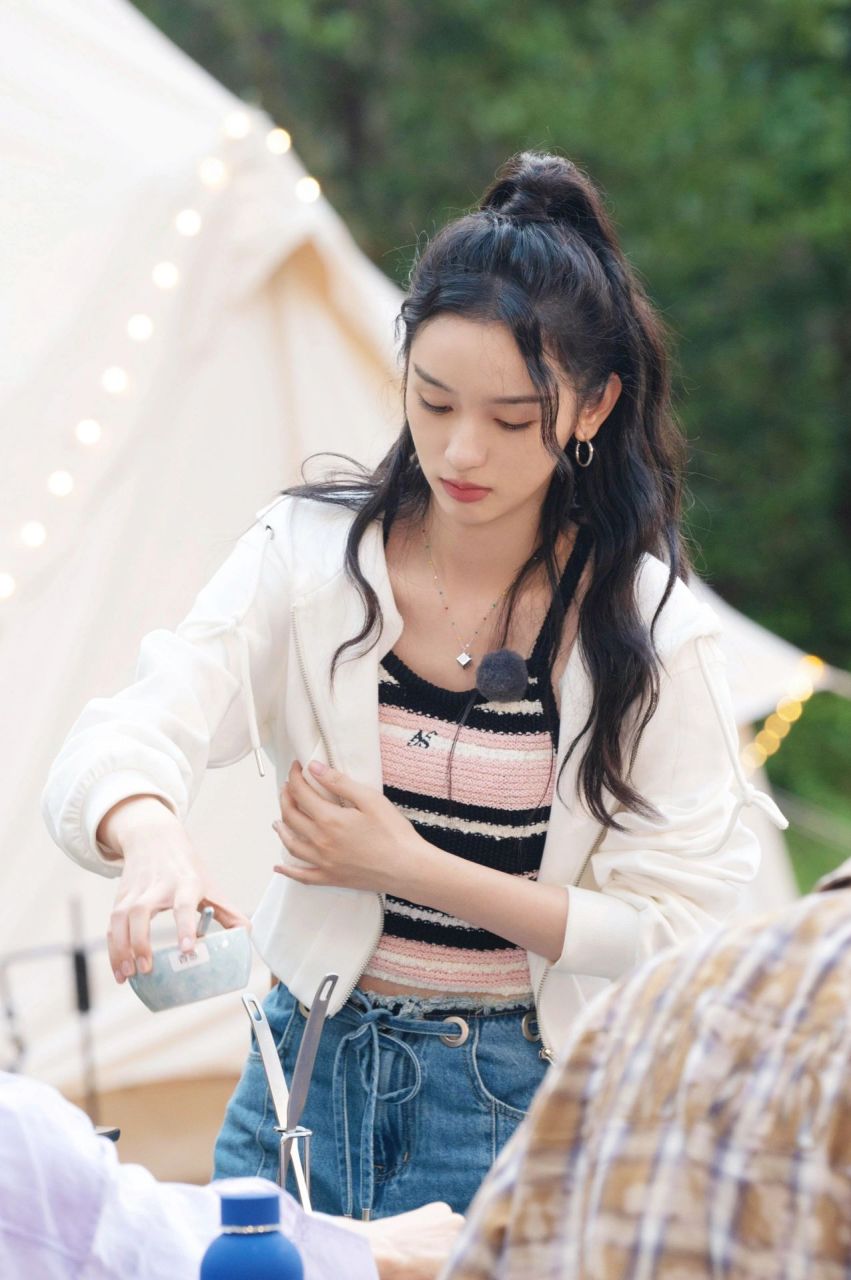 周也《现在就出发》穿搭来啦～ 周也《现在就出发》穿搭3则 每一套都