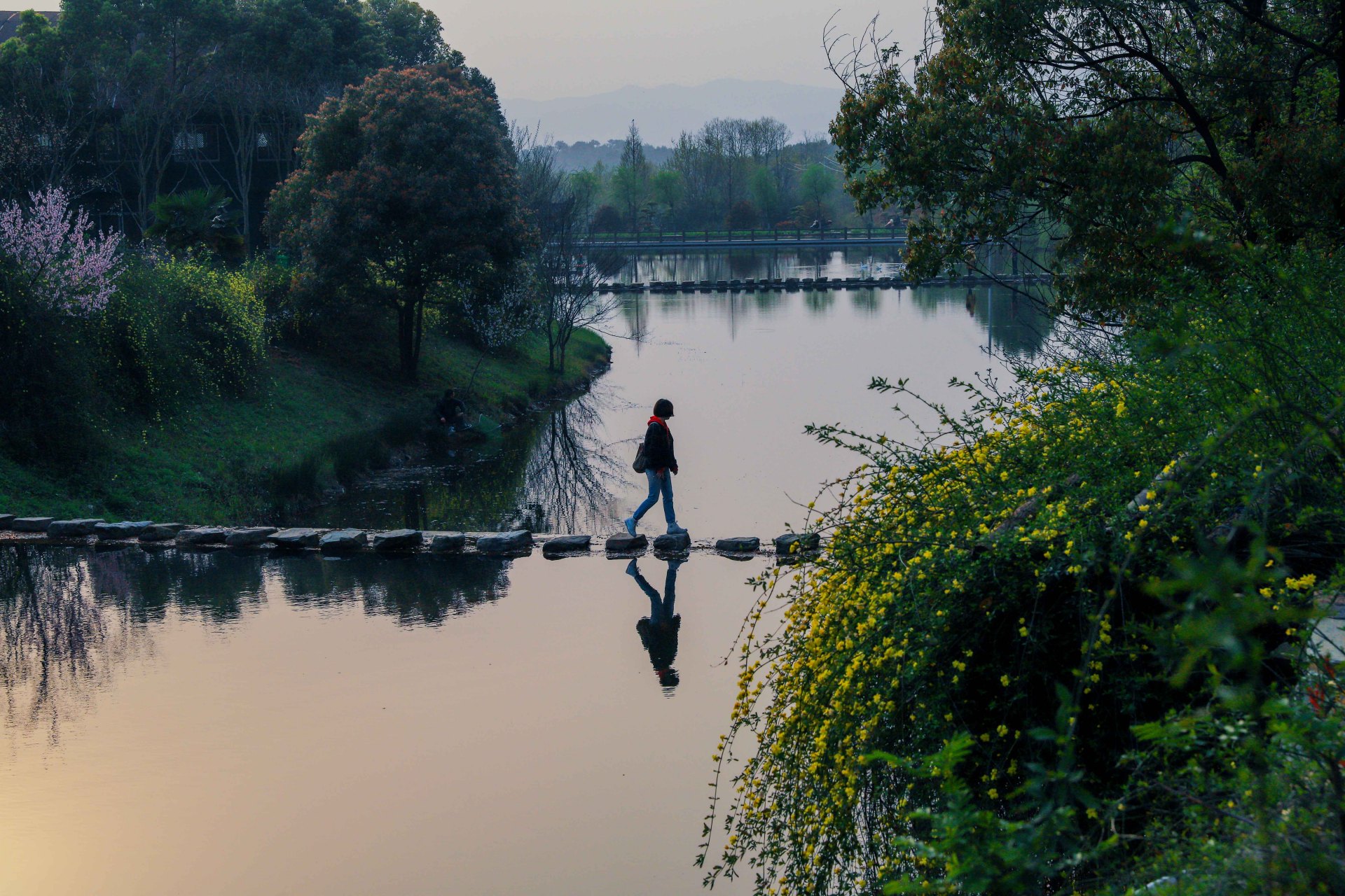 夕阳迟落,一襟晚照,武汉黄陂王家河的野村谷自然幽静,晚景天成,周末来