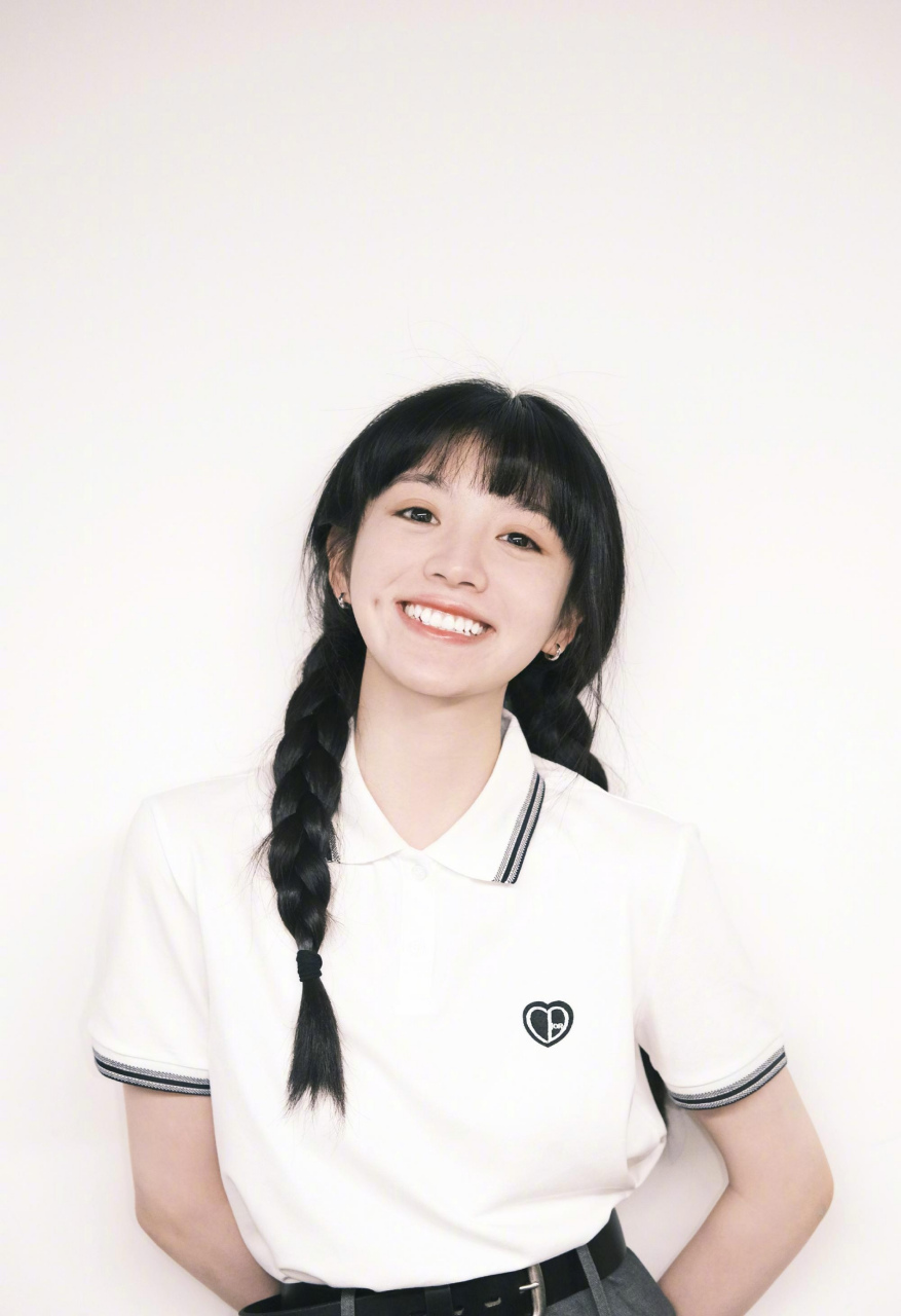 田曦薇双马尾麻花辫清纯学生服甜美写真 #田曦薇#   #麻花辫