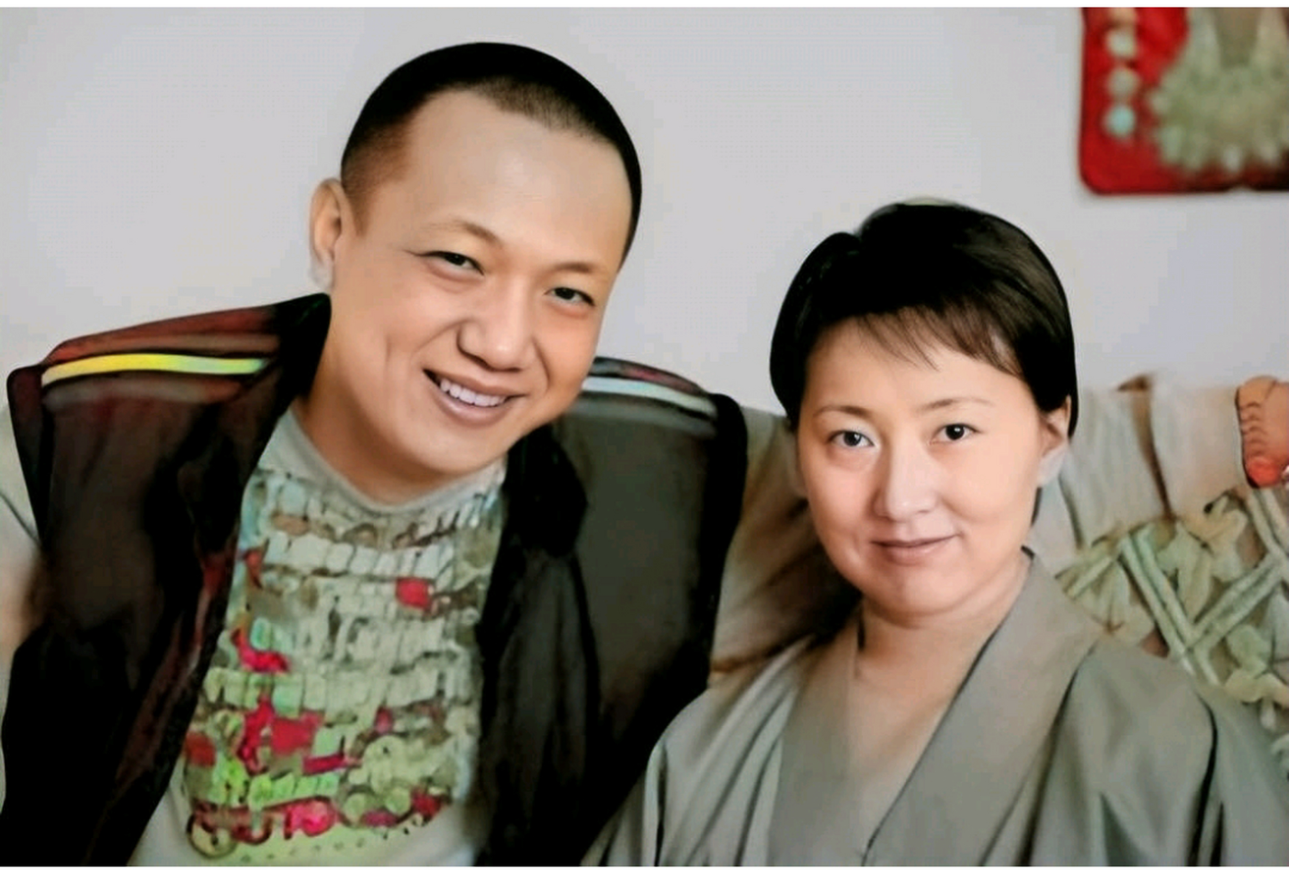1992年,陈晓旭与第二任丈夫郝彤的珍贵留影,虽然郝彤的成就比不上