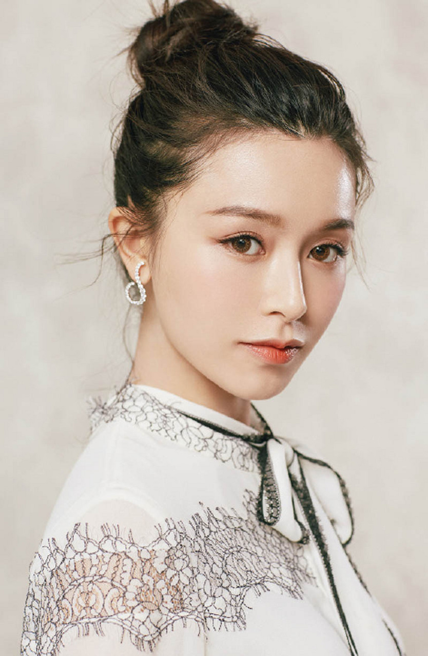 文咏珊这位女星也是一位漂亮,且身材极好的女星,早年的时候她是从平面