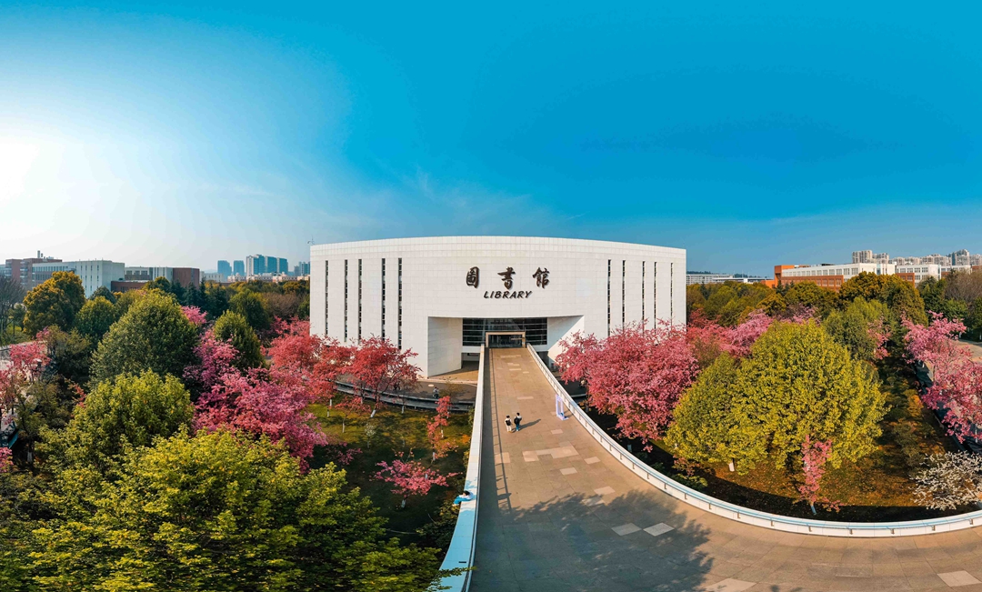 云南医科大学照片昆明医科大学风景昆明医科大学图书馆前照片校园风光