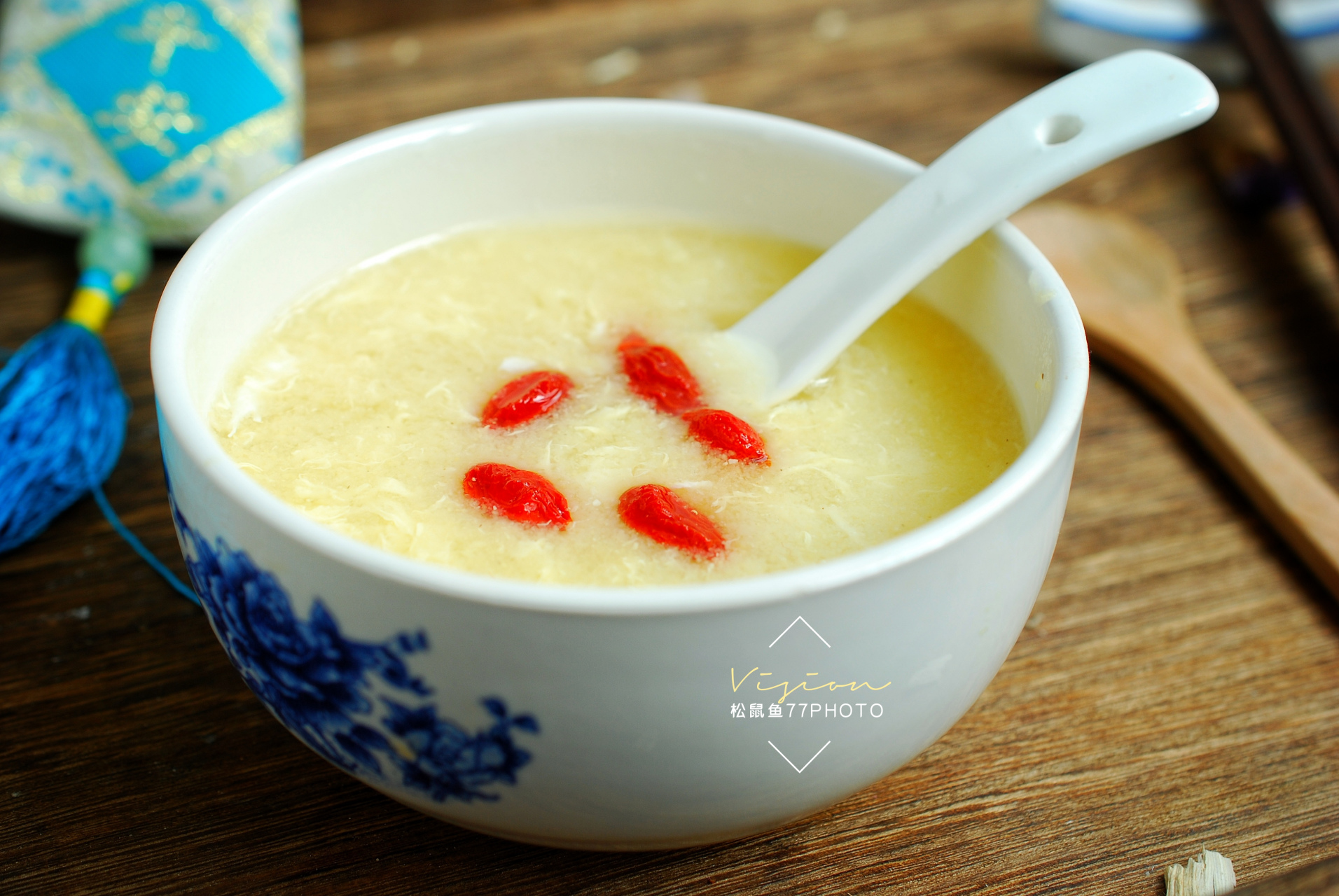 同样是玉米面,这种玉米面比较细,没有以前喝的那么粗糙.