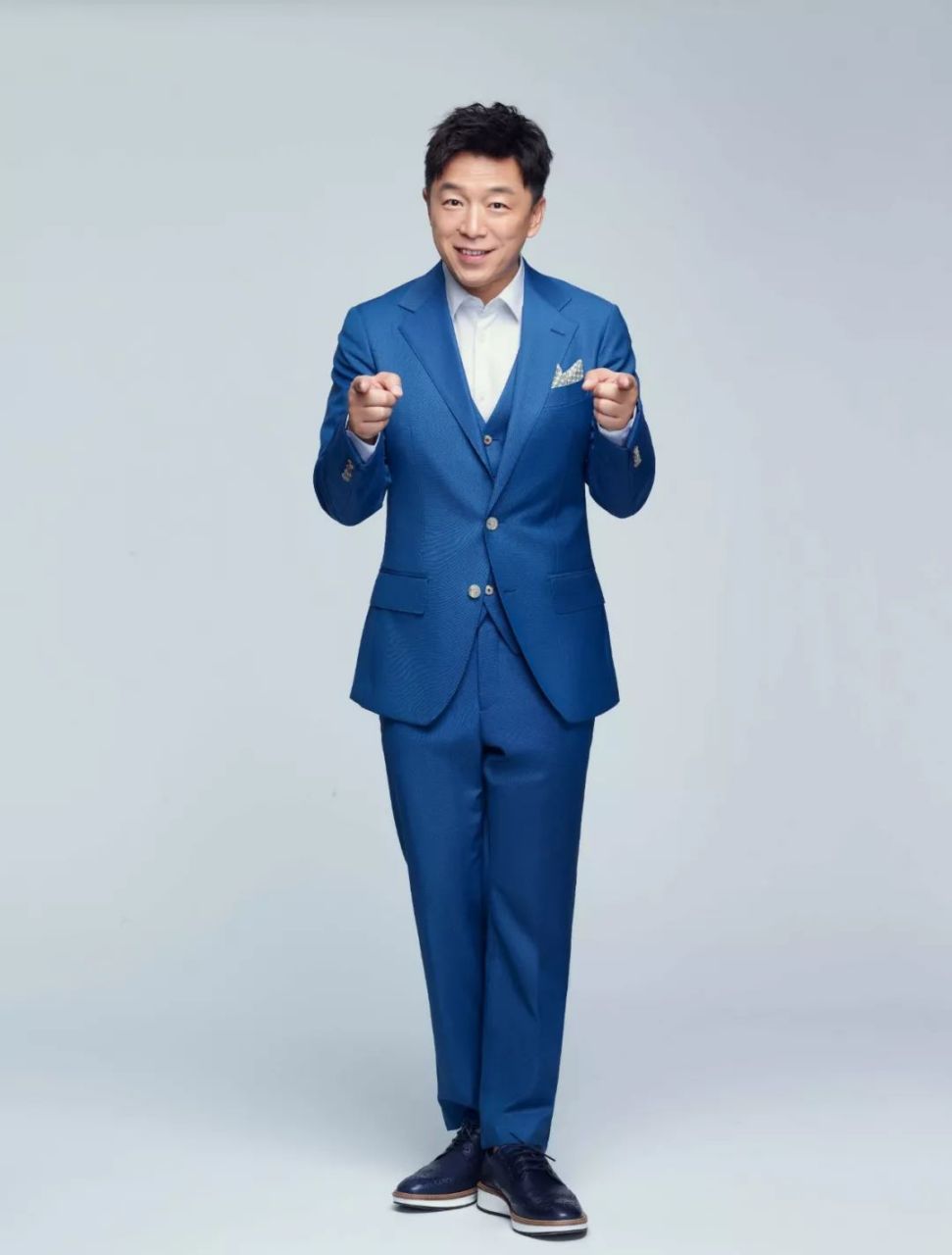 明星娱乐资讯# #星娱资讯速递# #黄渤小时候被父亲打得皮带都断了