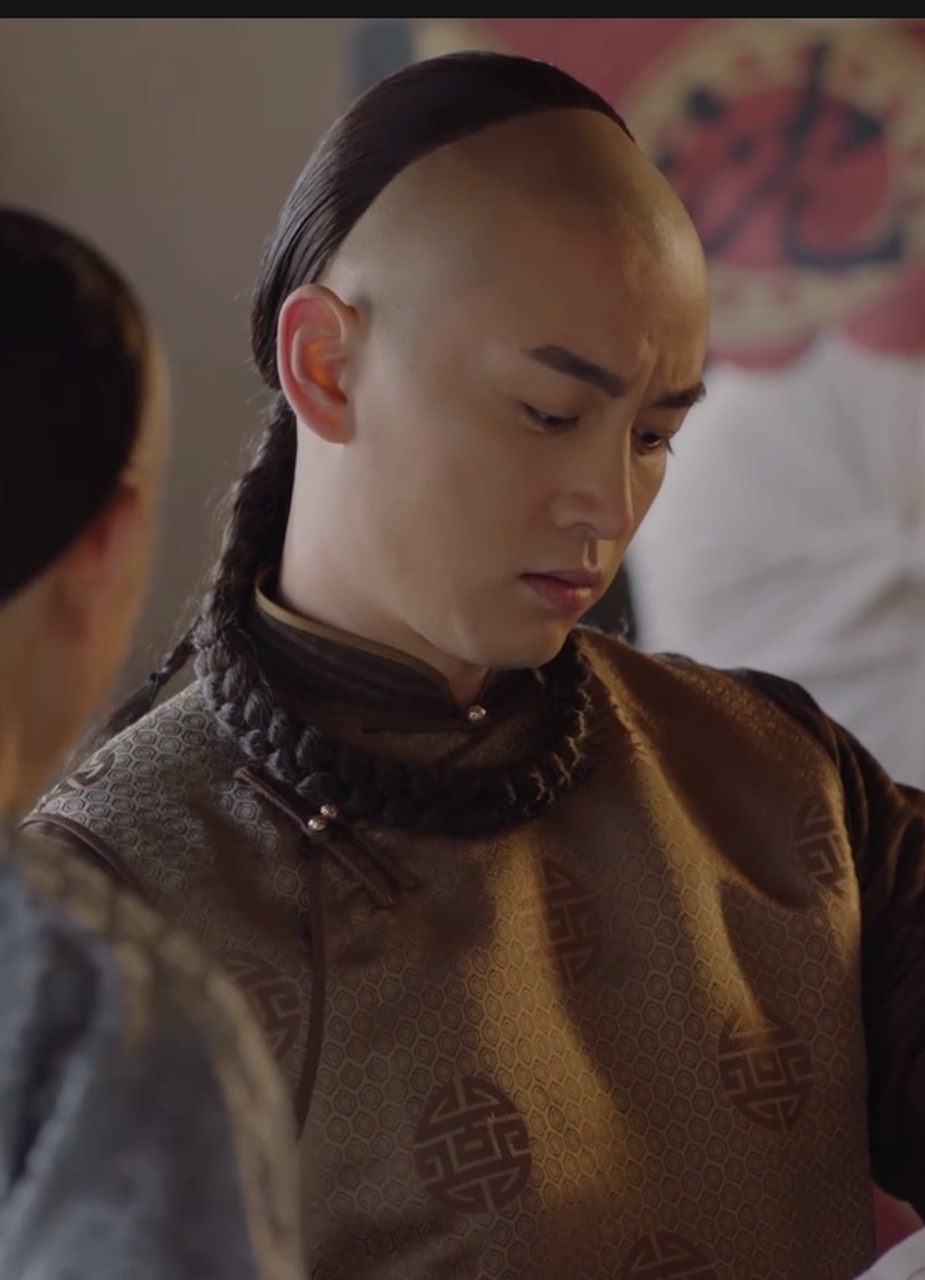 永远的意难平 在《那年花开月正圆》中陈晓饰演的沈星移,一心一意守护