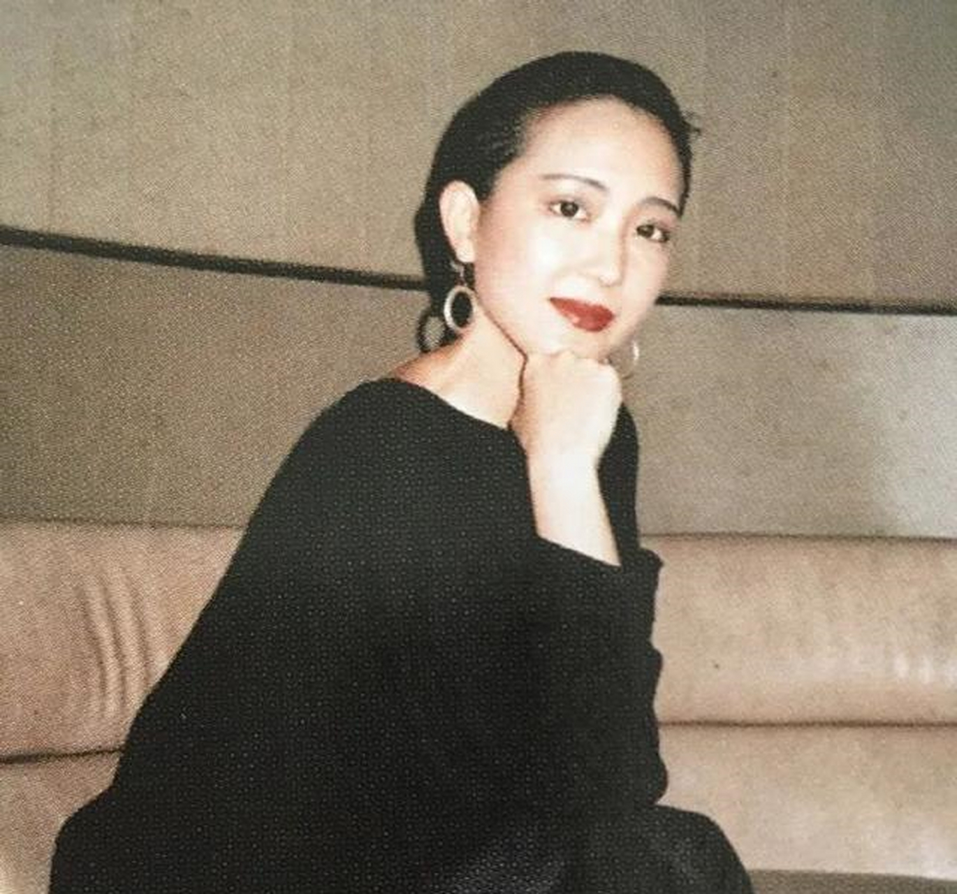 薛芷伦的第三部电影,便是大家熟悉的《倩女幽魂》,她在影片中饰演女二