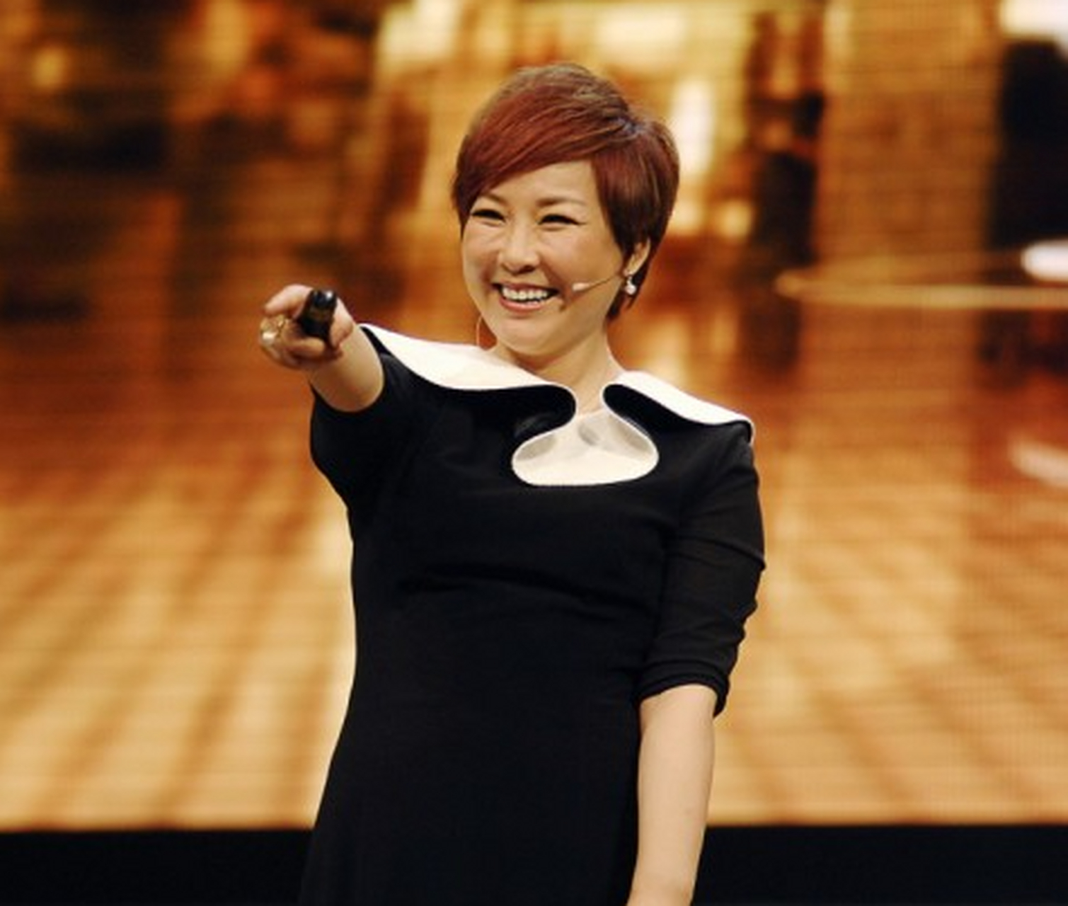 有一次啊,主持人李静参加完活动准备离开,突然被一个人拦住了:"静姐