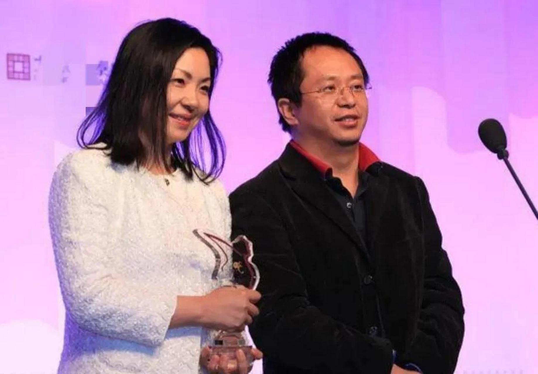 周鸿和老婆胡欢结婚25年,曾说这辈子最好的选择是"选择了夫人",如今说