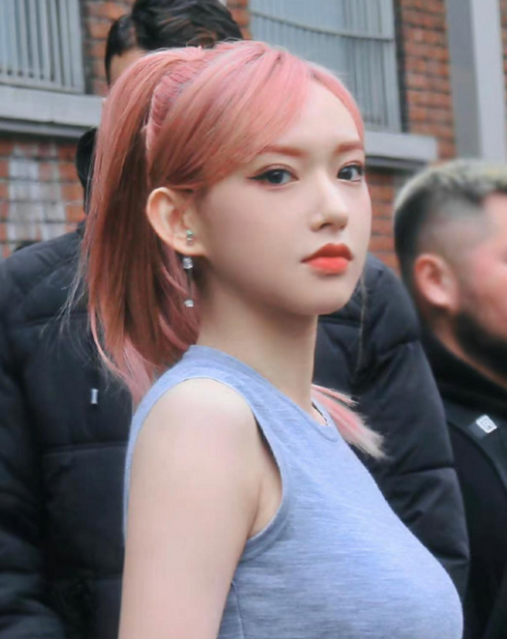 网友:程潇身材到底有多好?穿蓝色紧身镂空连衣裙尽显曼妙的曲线身材!