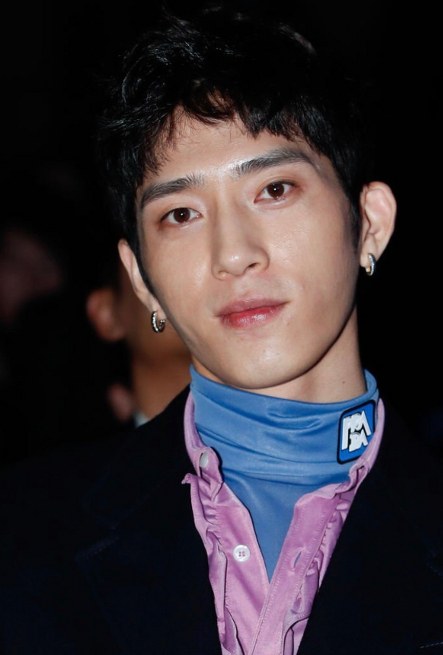 井柏然 双眼皮# 薄眼皮年纪大了真的容易变双眼皮甚至n眼皮,就跟老