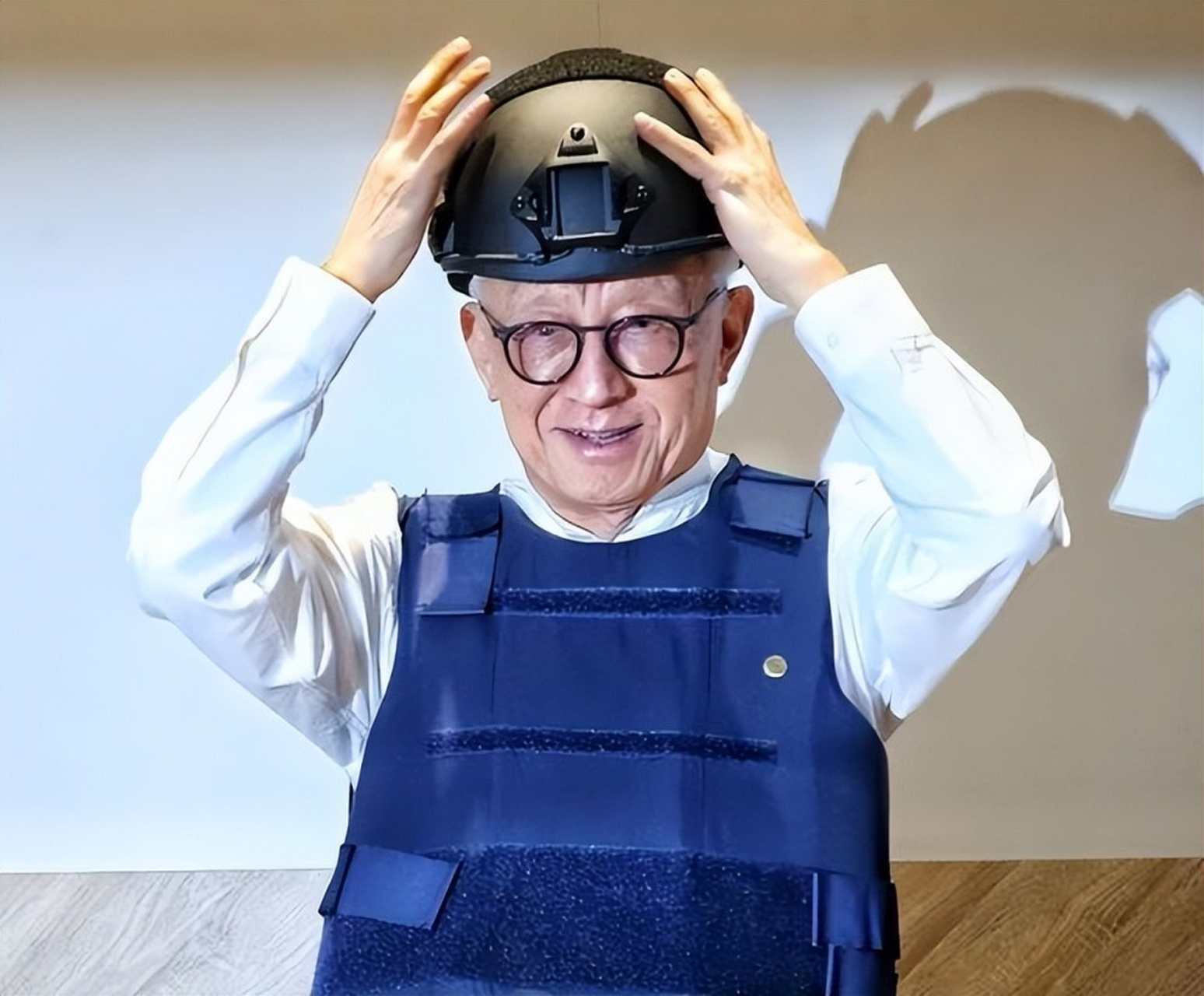 "反中狂魔"曹兴诚彻底疯了,竟然公开叫嚣哪一个台湾政治人物与大陆谈